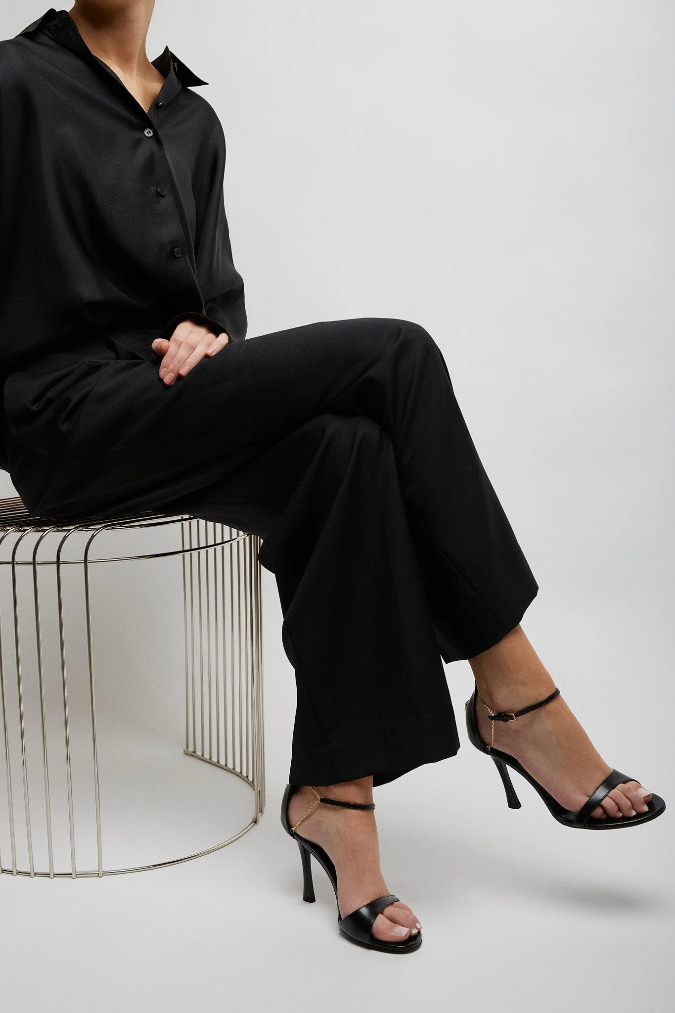4G 95 liquid black sandals - Image 6