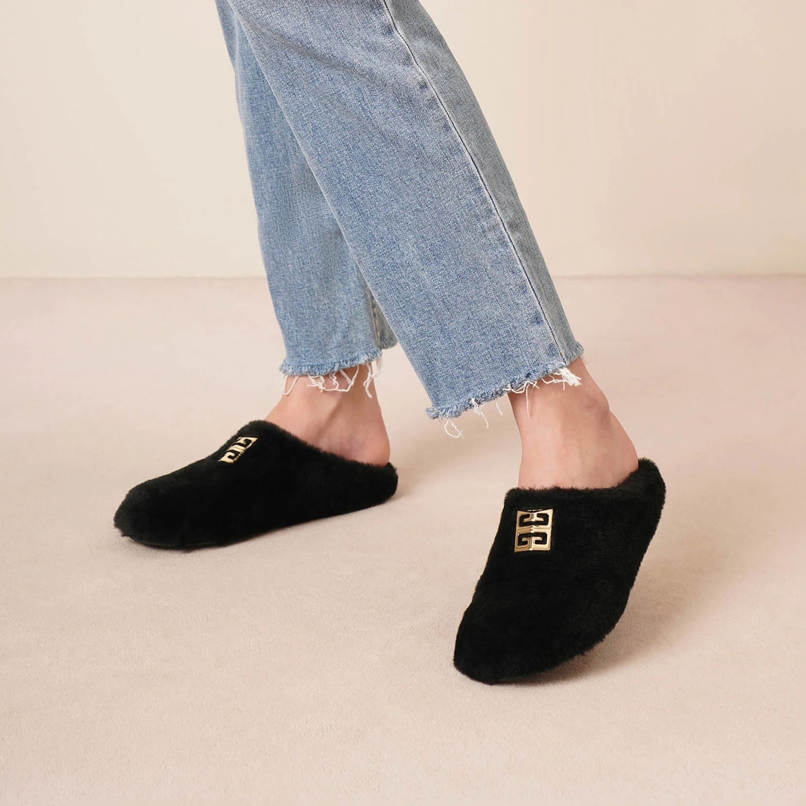 4G black fur flats - Image 6