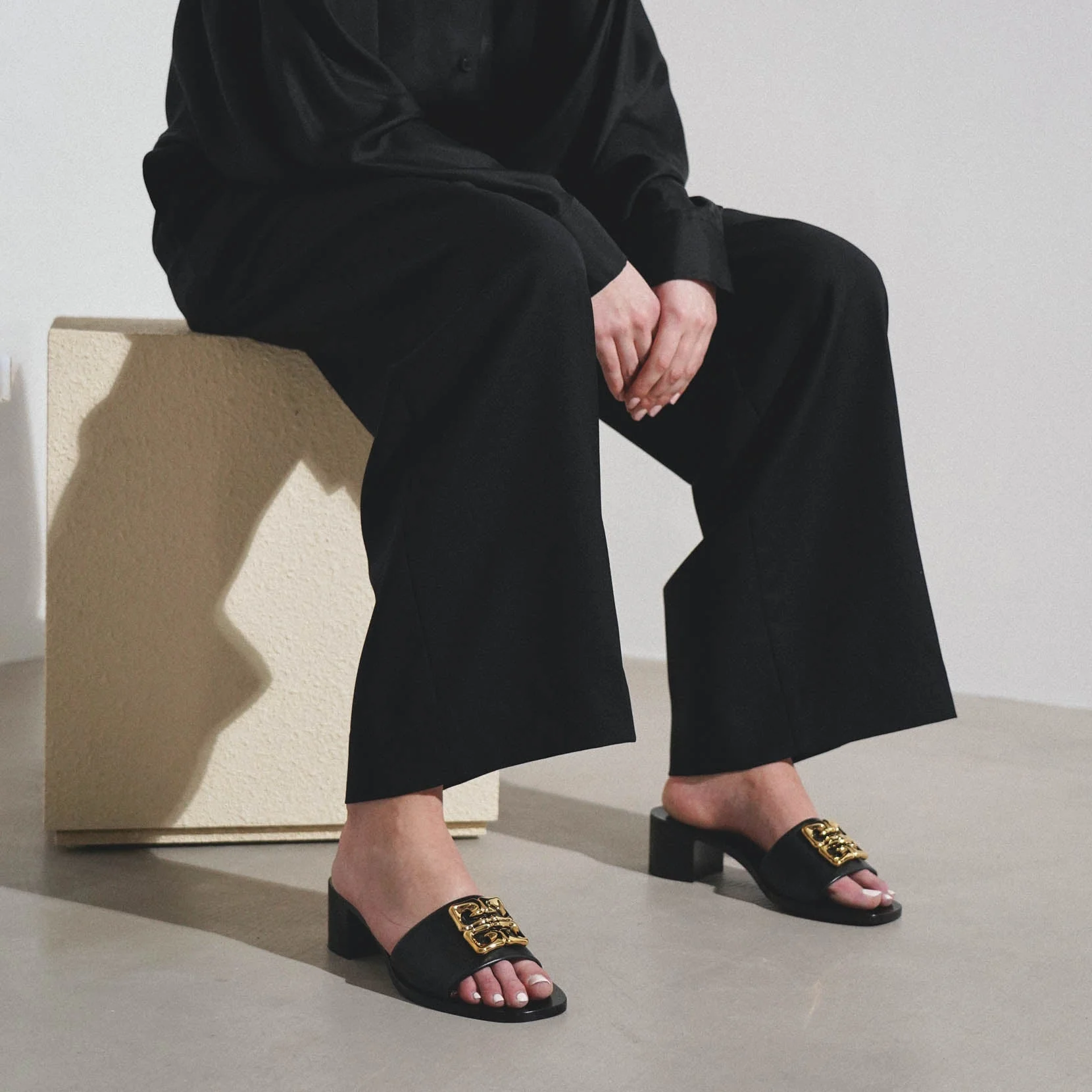 4G black mules - Image 6