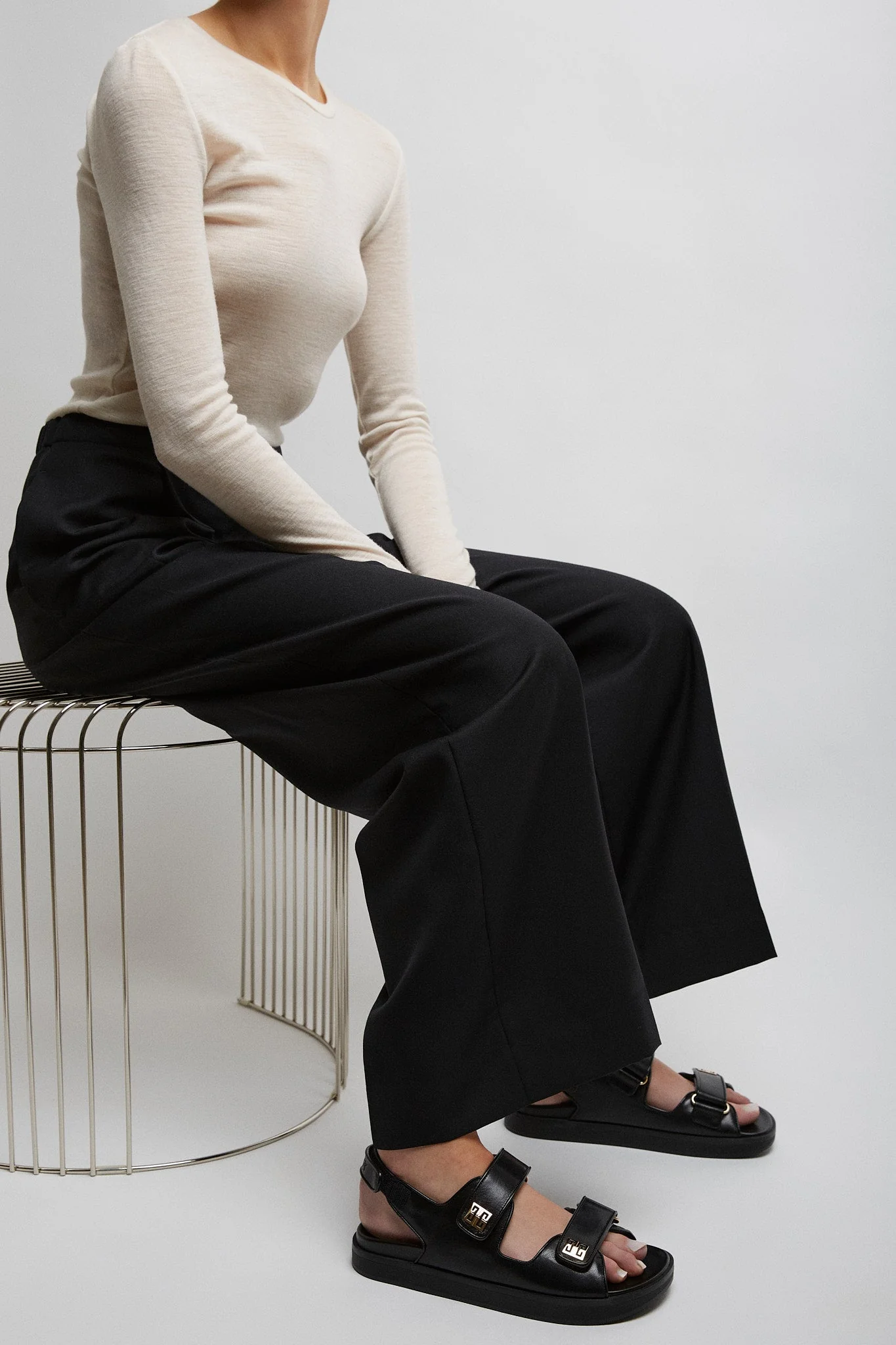 4G black strap flat sandals - Image 6