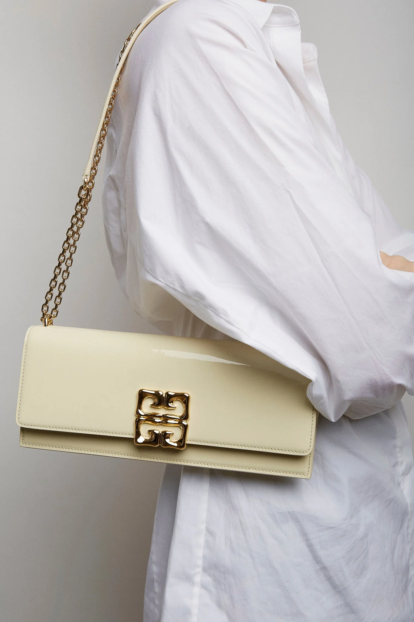 4G small chain cream clutch - Image 2