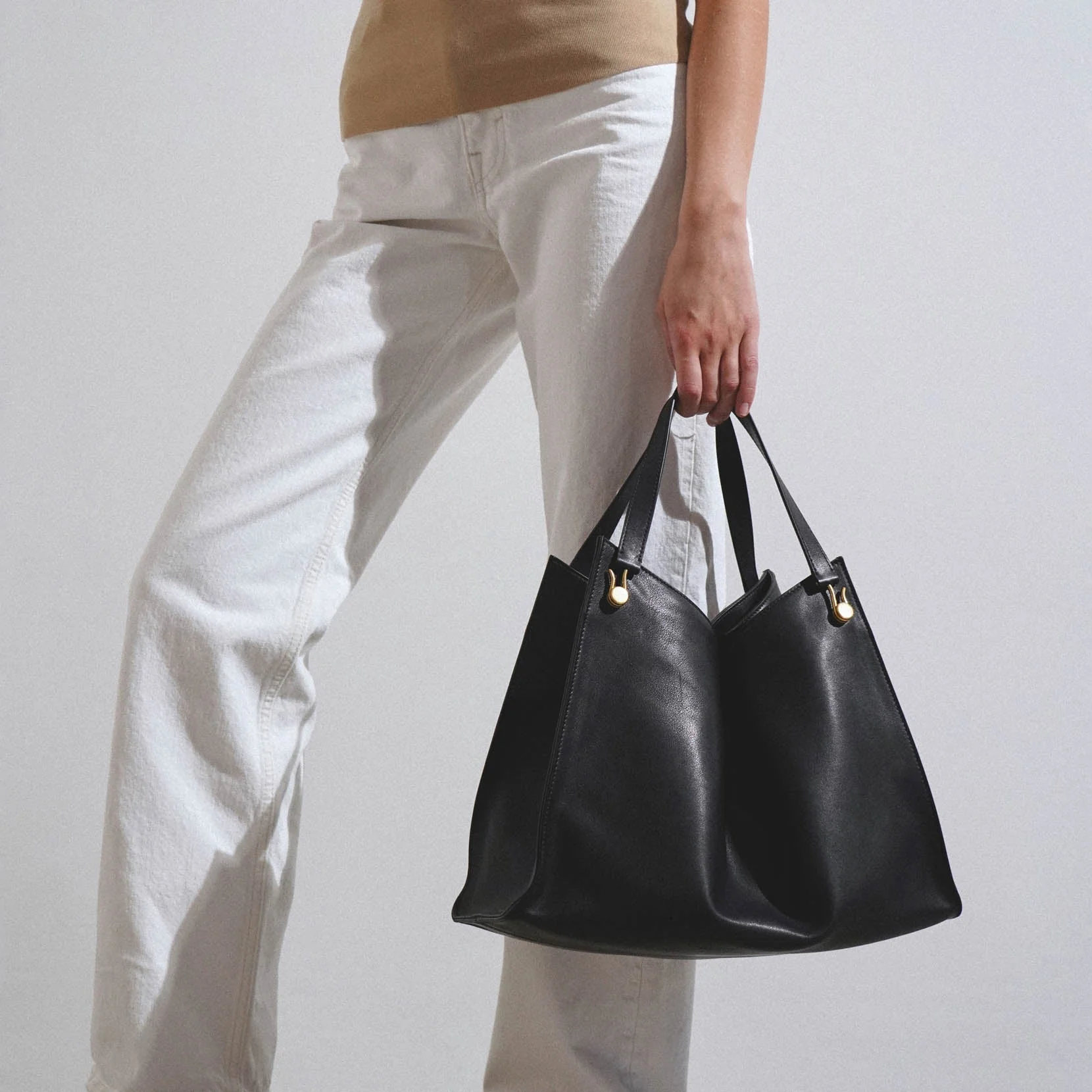 Alexia black leather top handle bag - Image 7