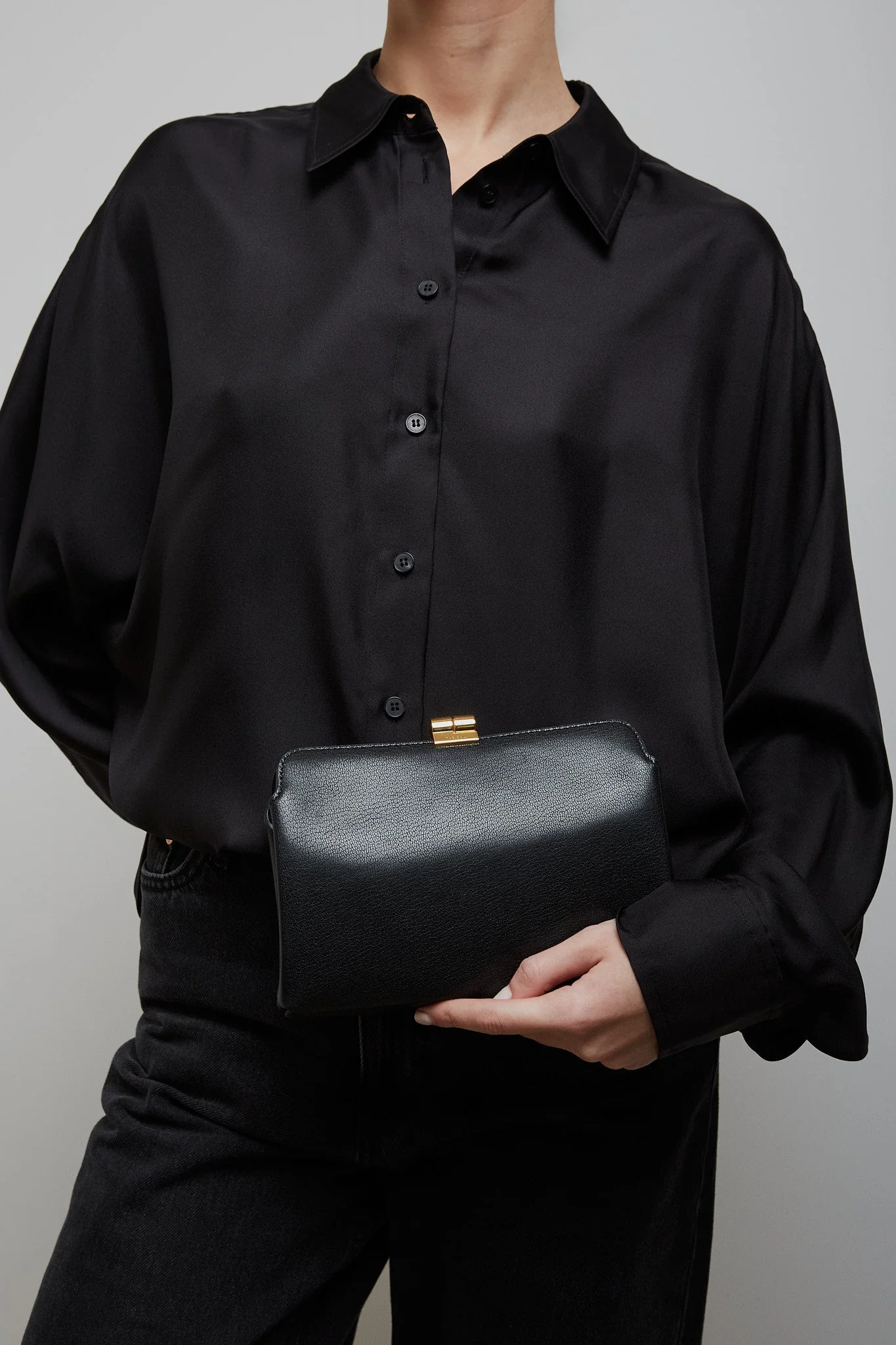 Amazon black shiny leather clutch - Image 2