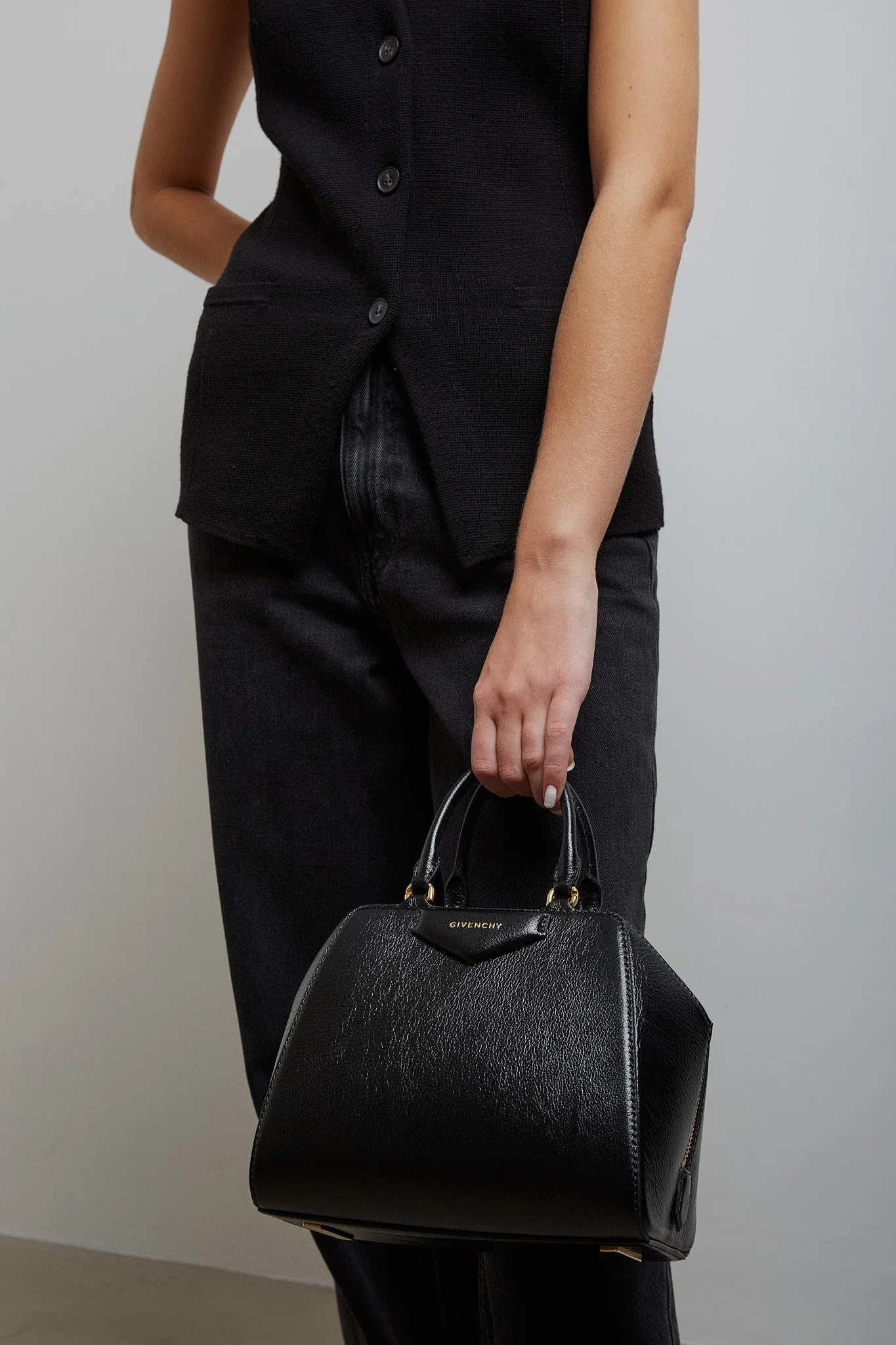 Antigona cube black mini bag - Image 2