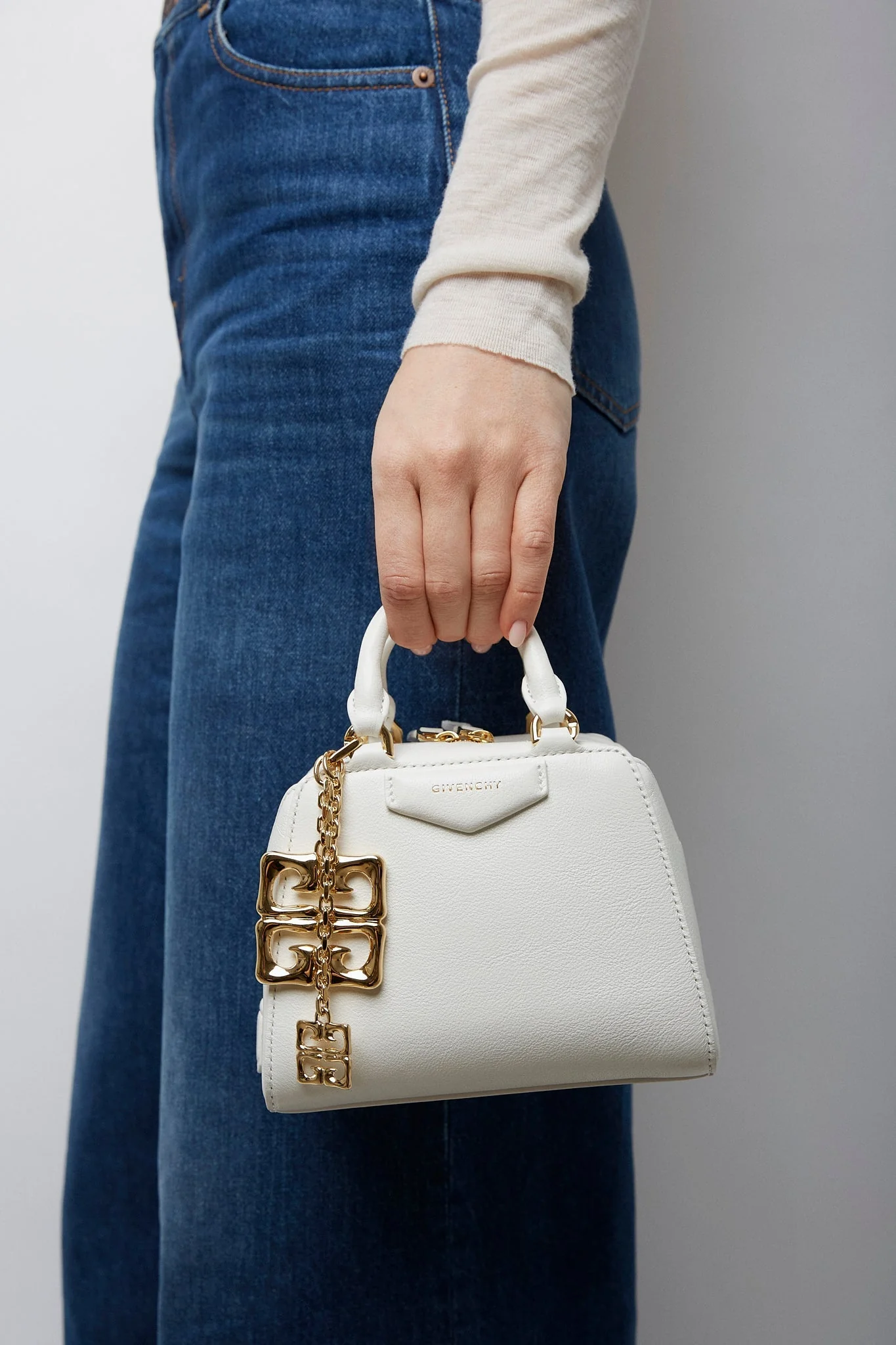 Antigona cube nano ivory bag - Image 6