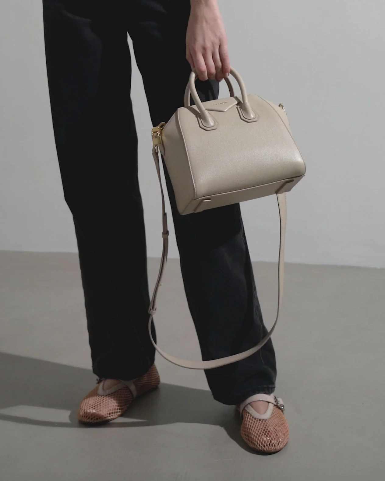 Antigona mini beige bag - Image 8
