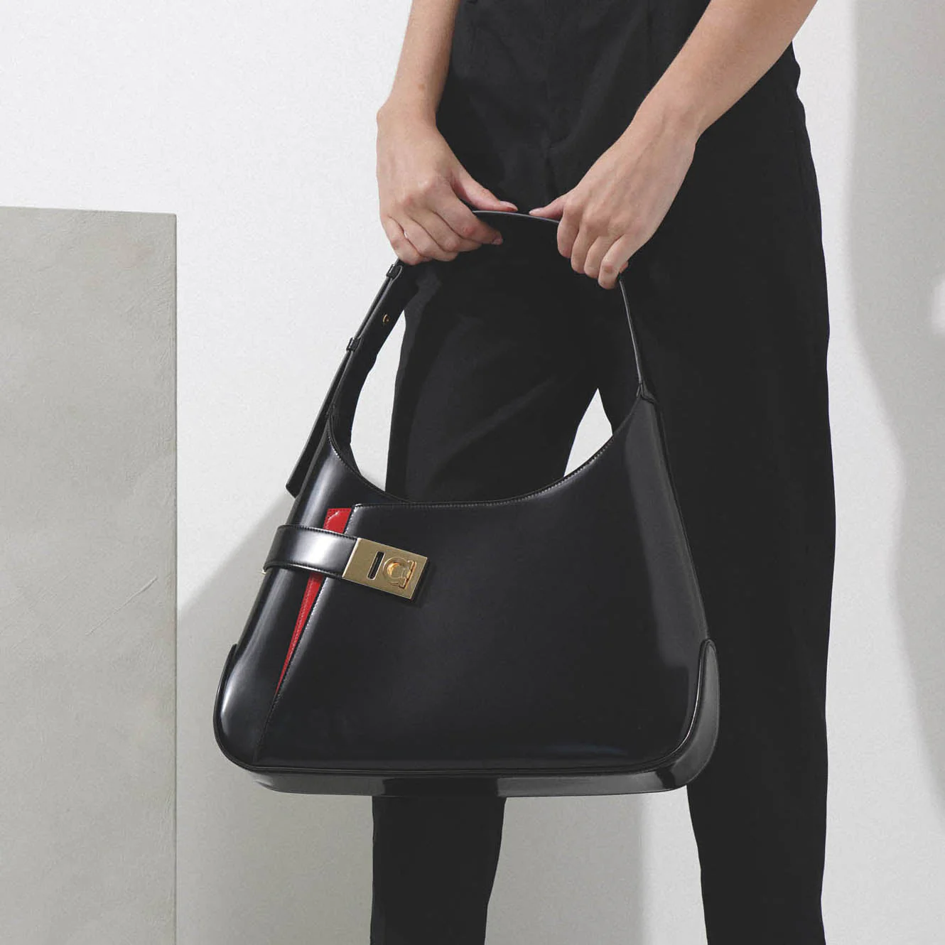 Arch black shoulder bag - Image 6