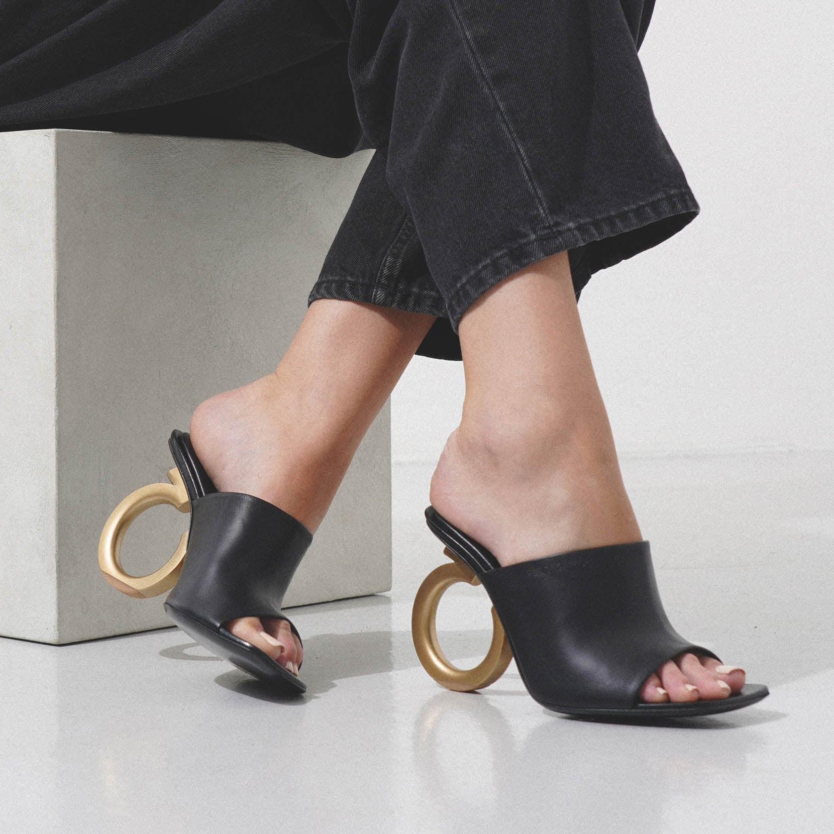 Astro 105 gancio black mules - Image 6
