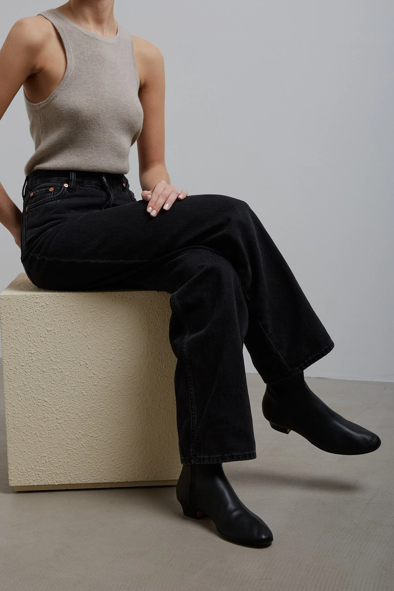 Awar 25 black ankle boots - Image 2