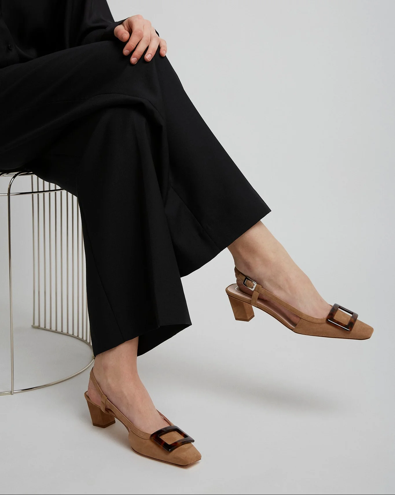 Belle Vivier 45 beige turtle sling backs - Image 2