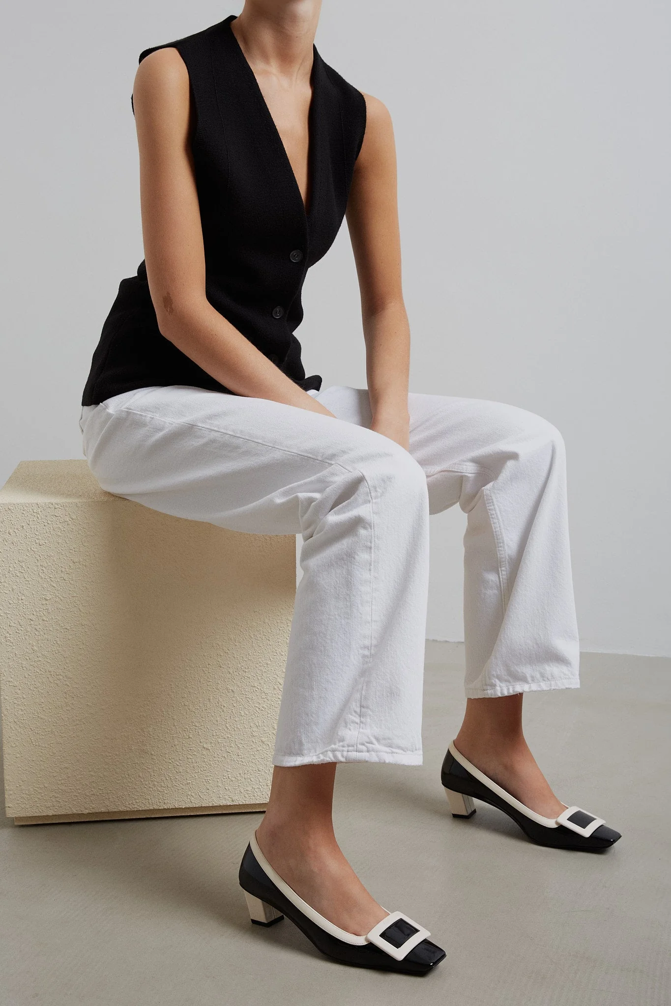 Belle Vivier 45 black and white pumps - Image 2