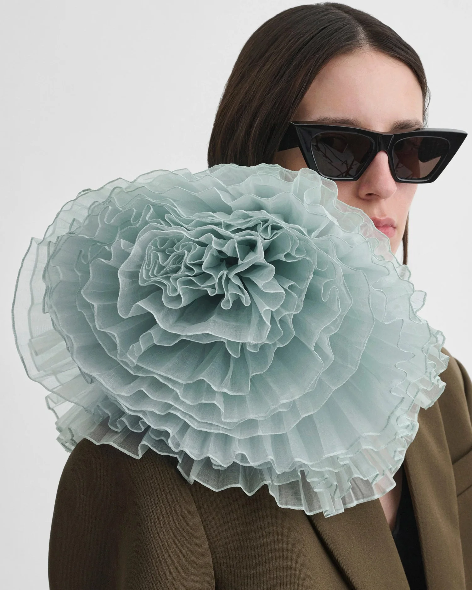 Big bloom white brooch - Image 2