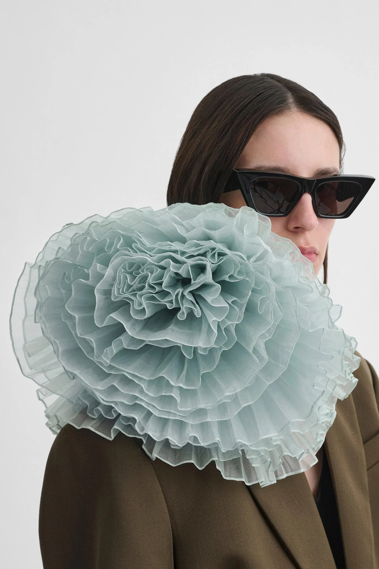Big bloom white brooch - Image 4