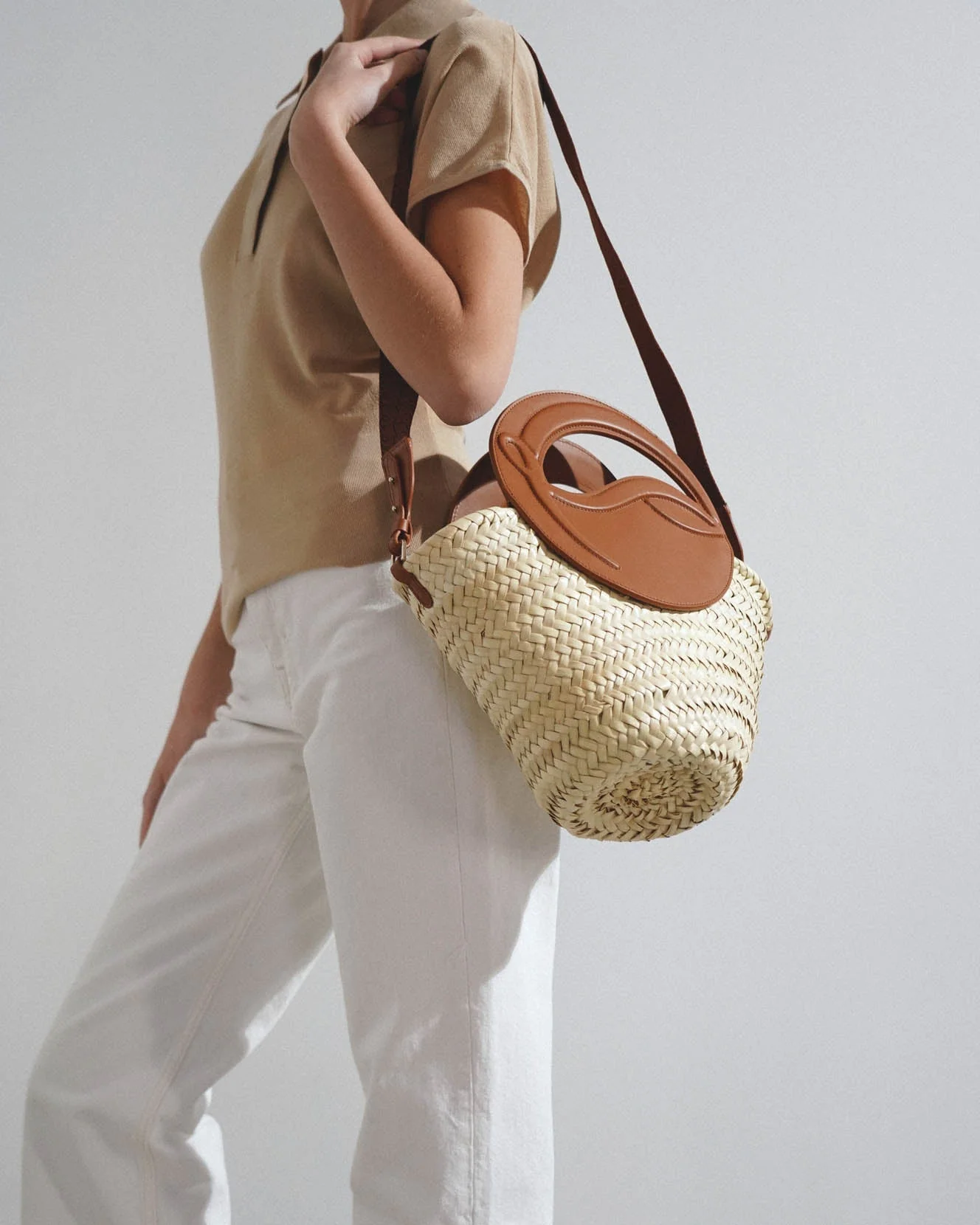 Biloumoon small brown raffia bag - Image 2