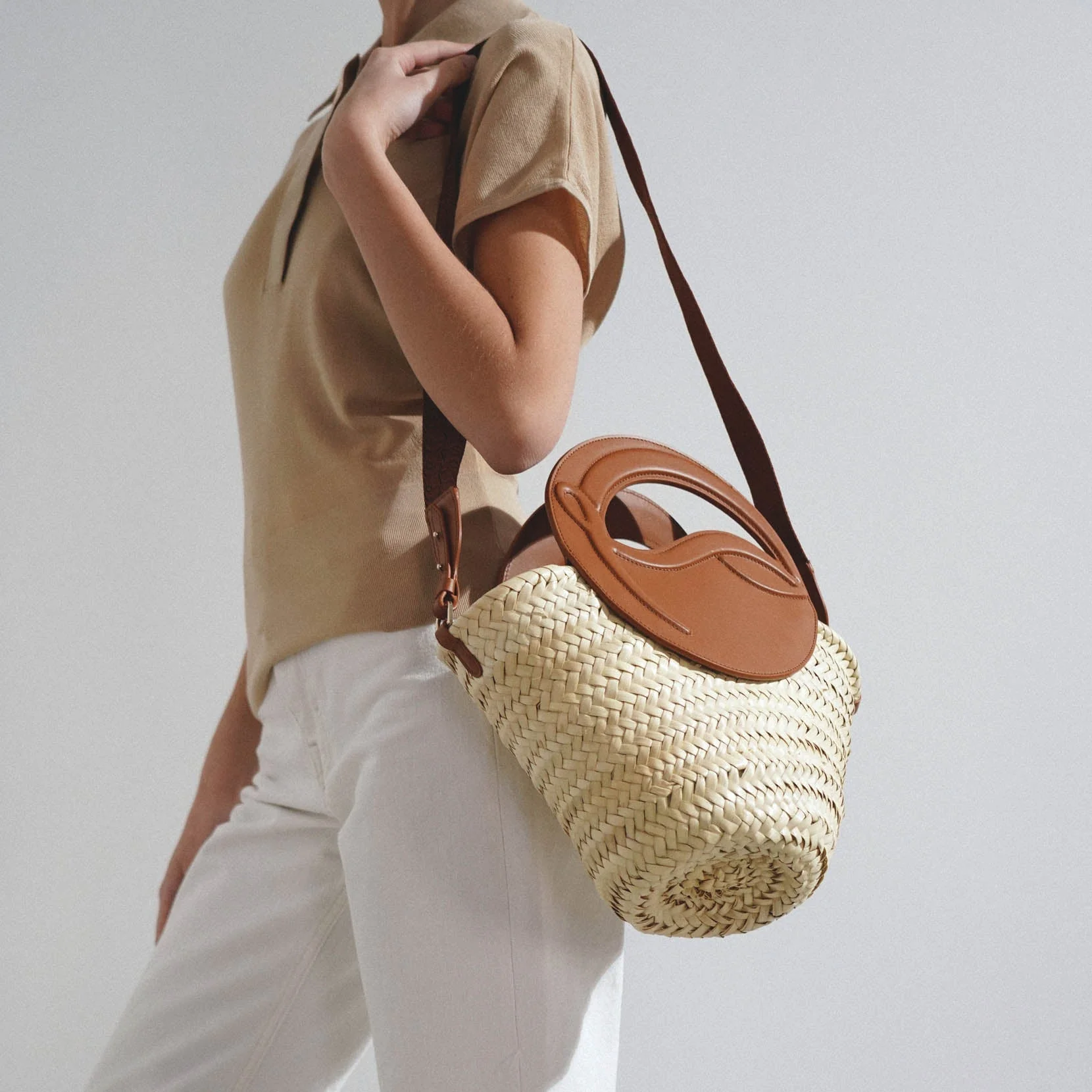 Biloumoon small brown raffia bag - Image 6