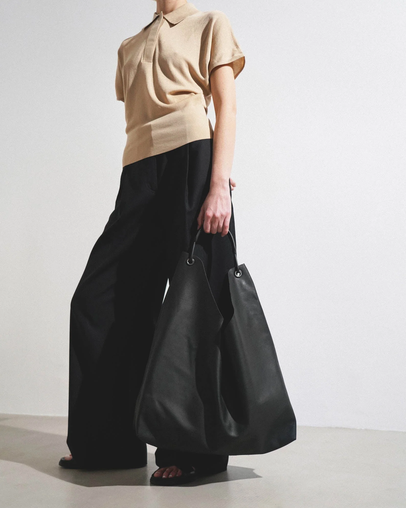 Bindle 3 black leather shoulder bag - Image 2
