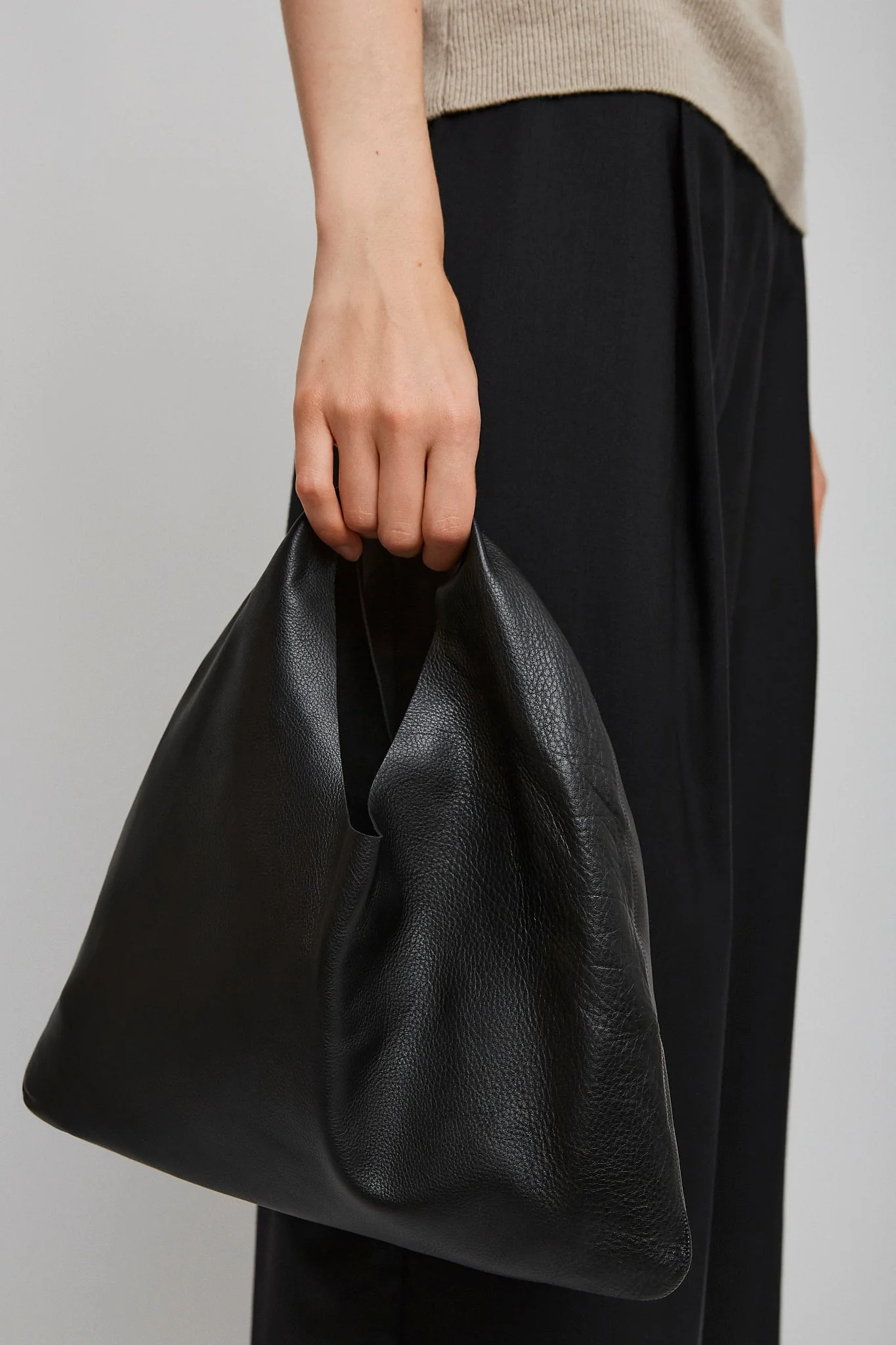 Bindle small black leather bag - Image 5