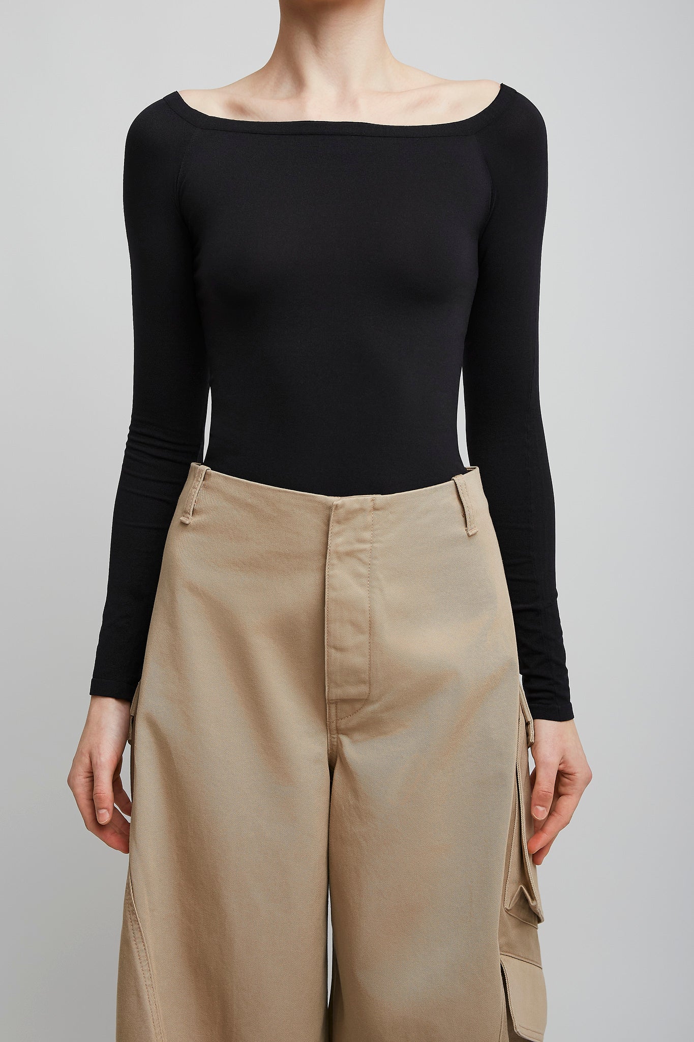 Black off-shoulder body - Image 5