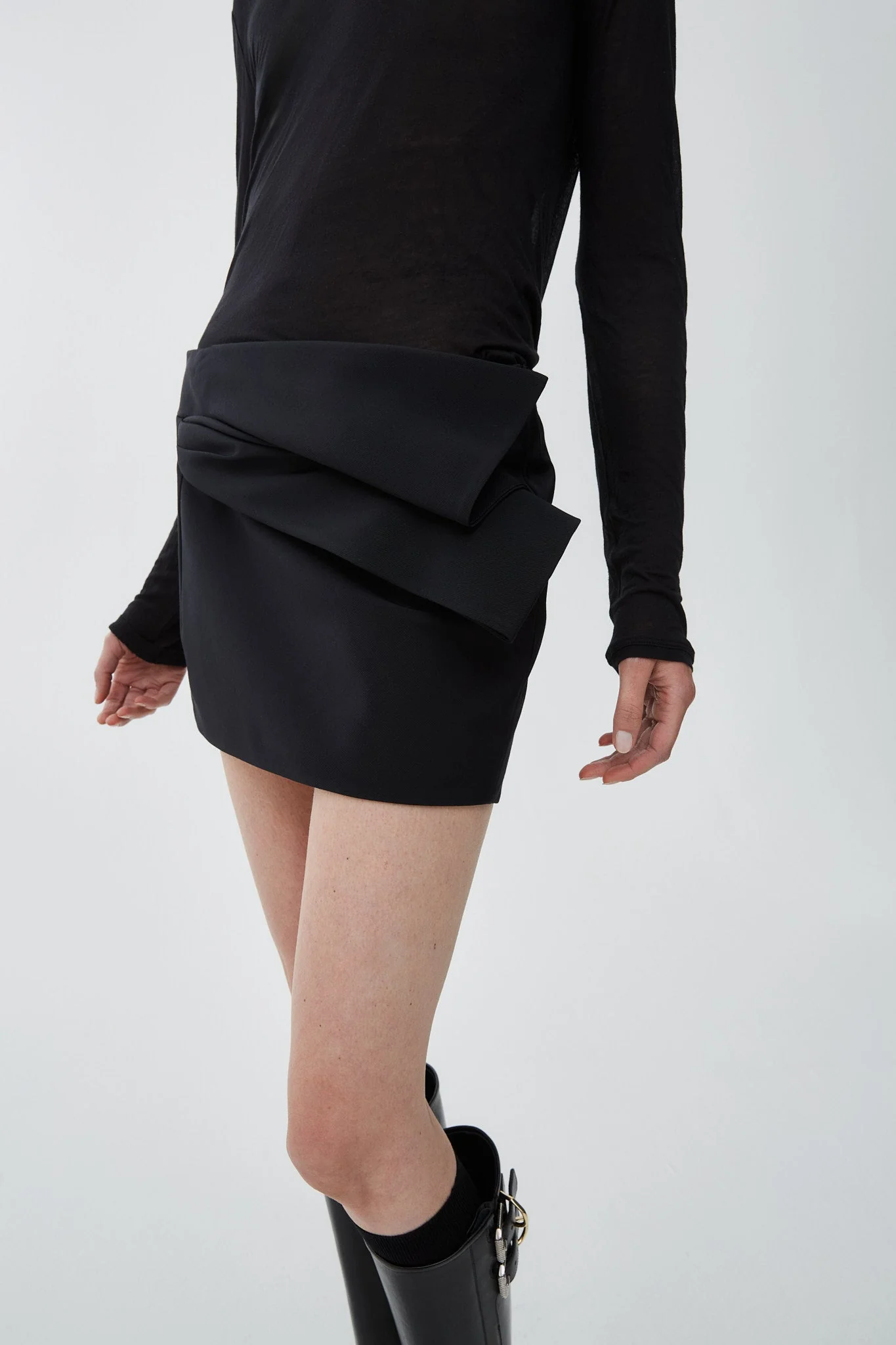 Bow black mini skirt - Image 5