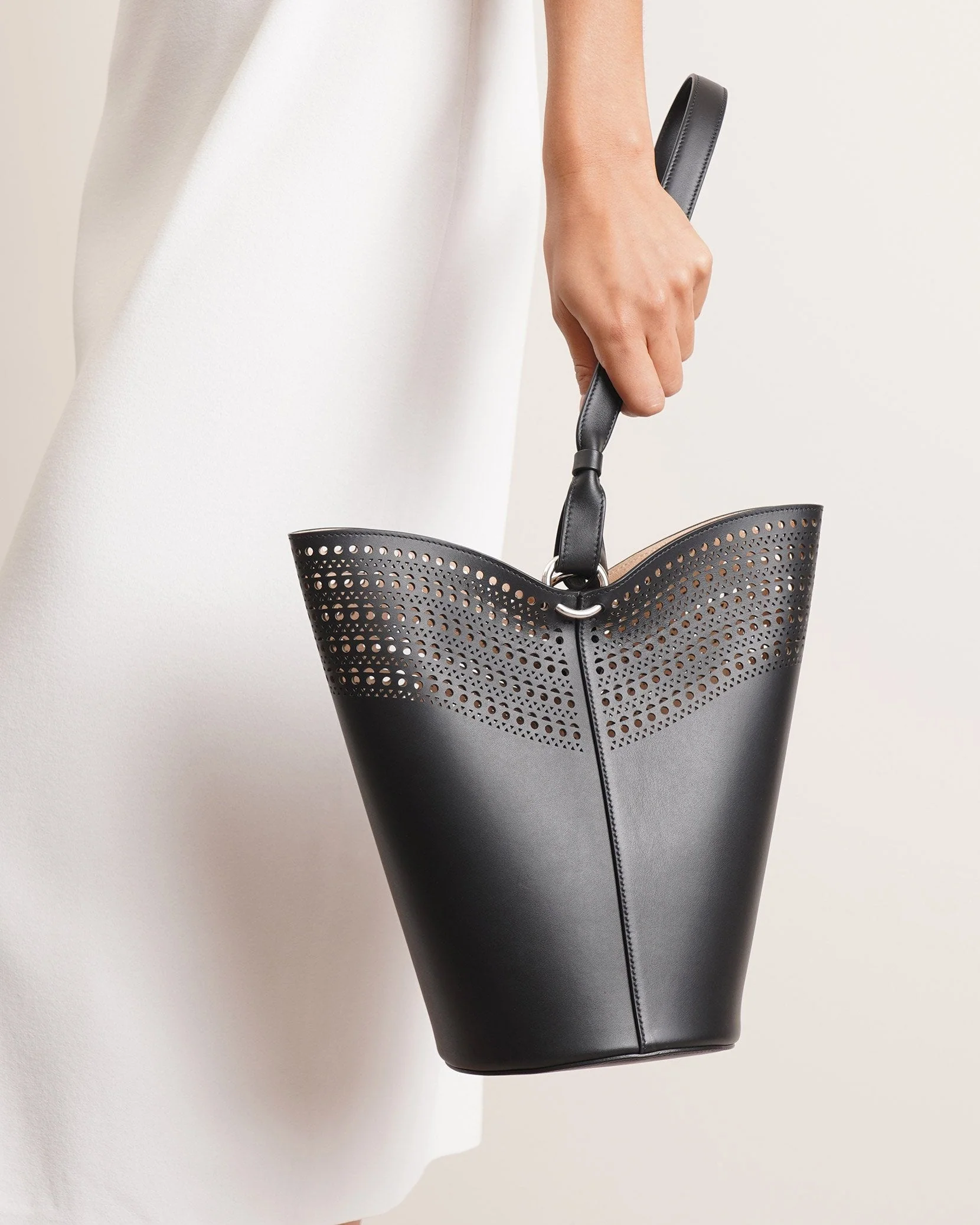 Bucket Lili 14 black leather bag - Image 2