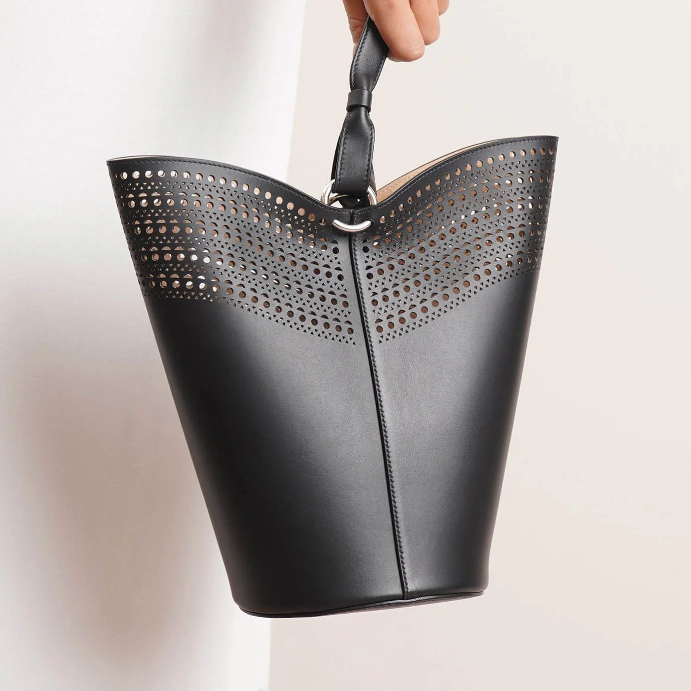 Bucket Lili 14 black leather bag - Image 6