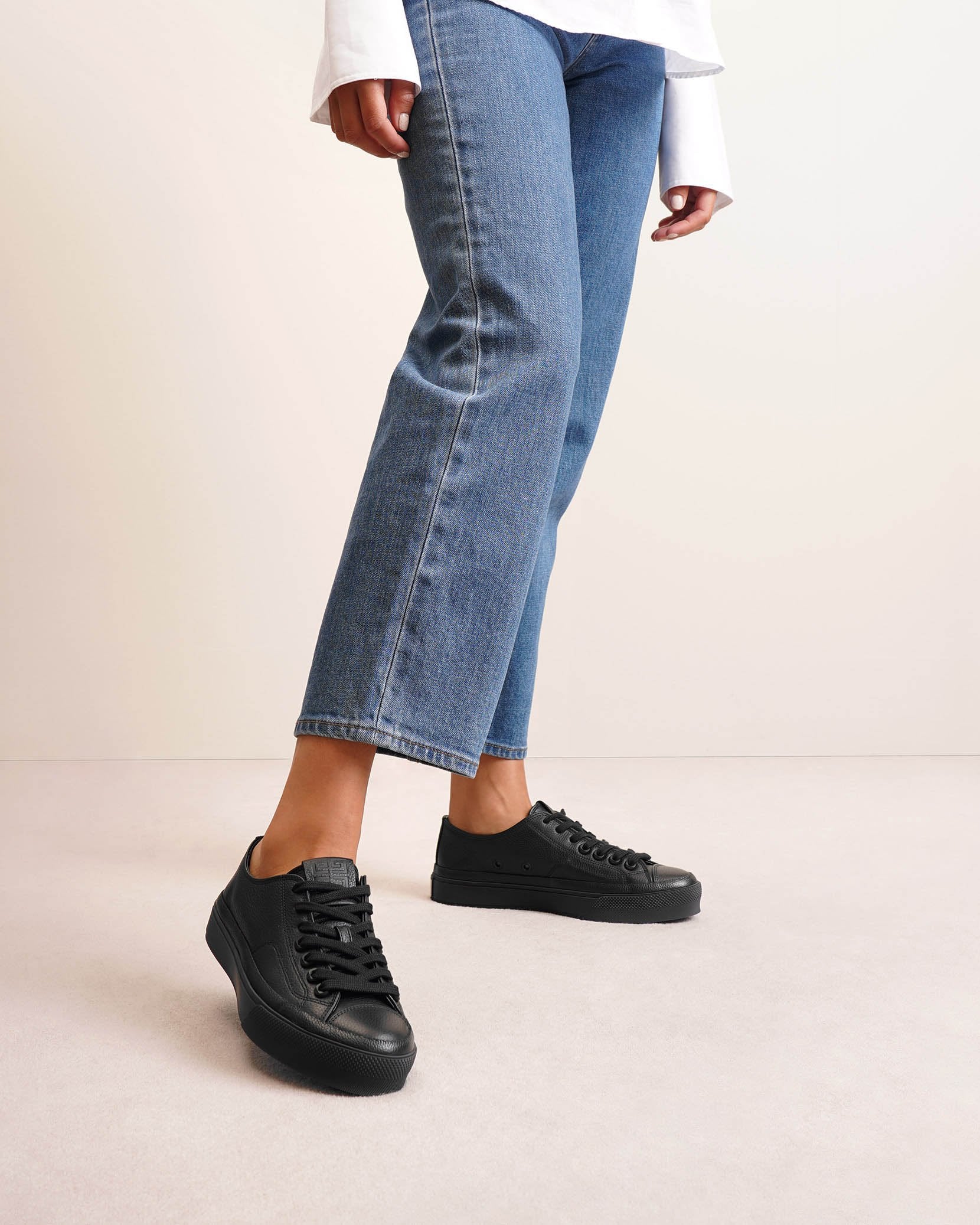 City black leather sneakers - Image 2