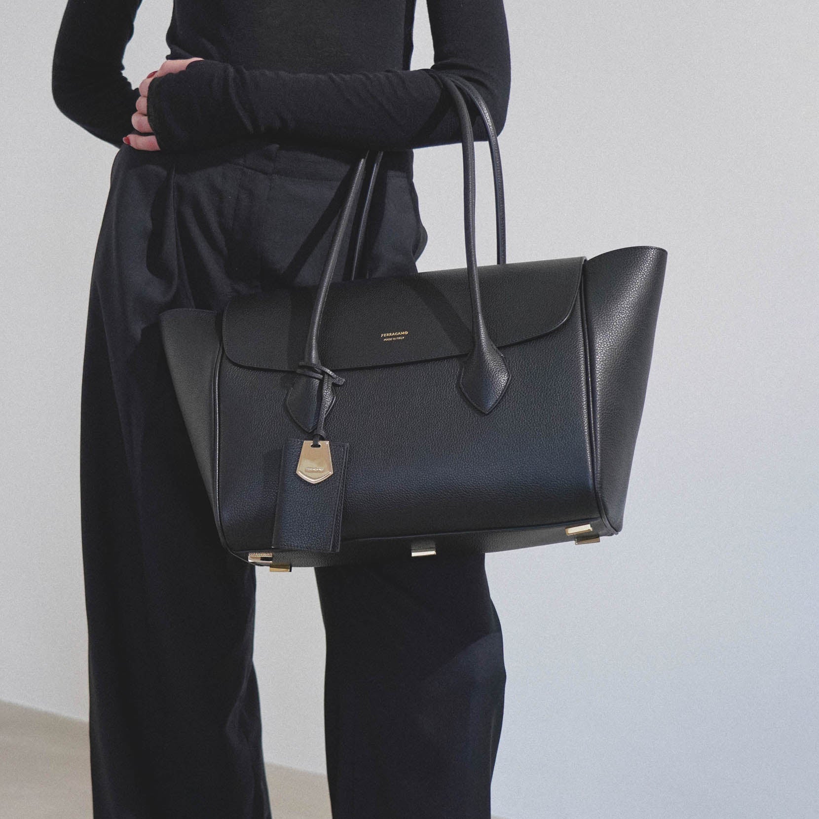 Classic black tote bag - Image 6