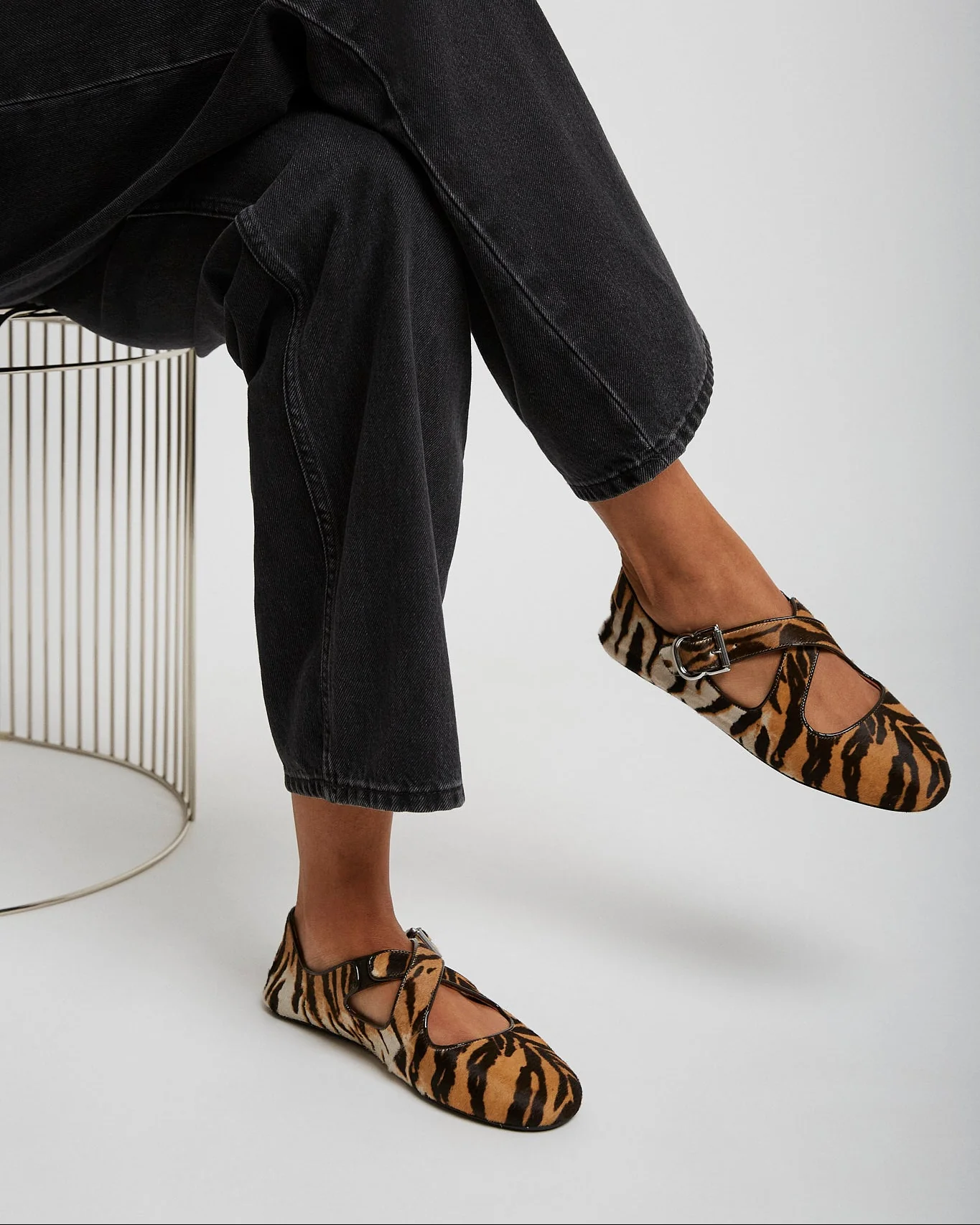 Criss cross brown and beige ballet flats - Image 2
