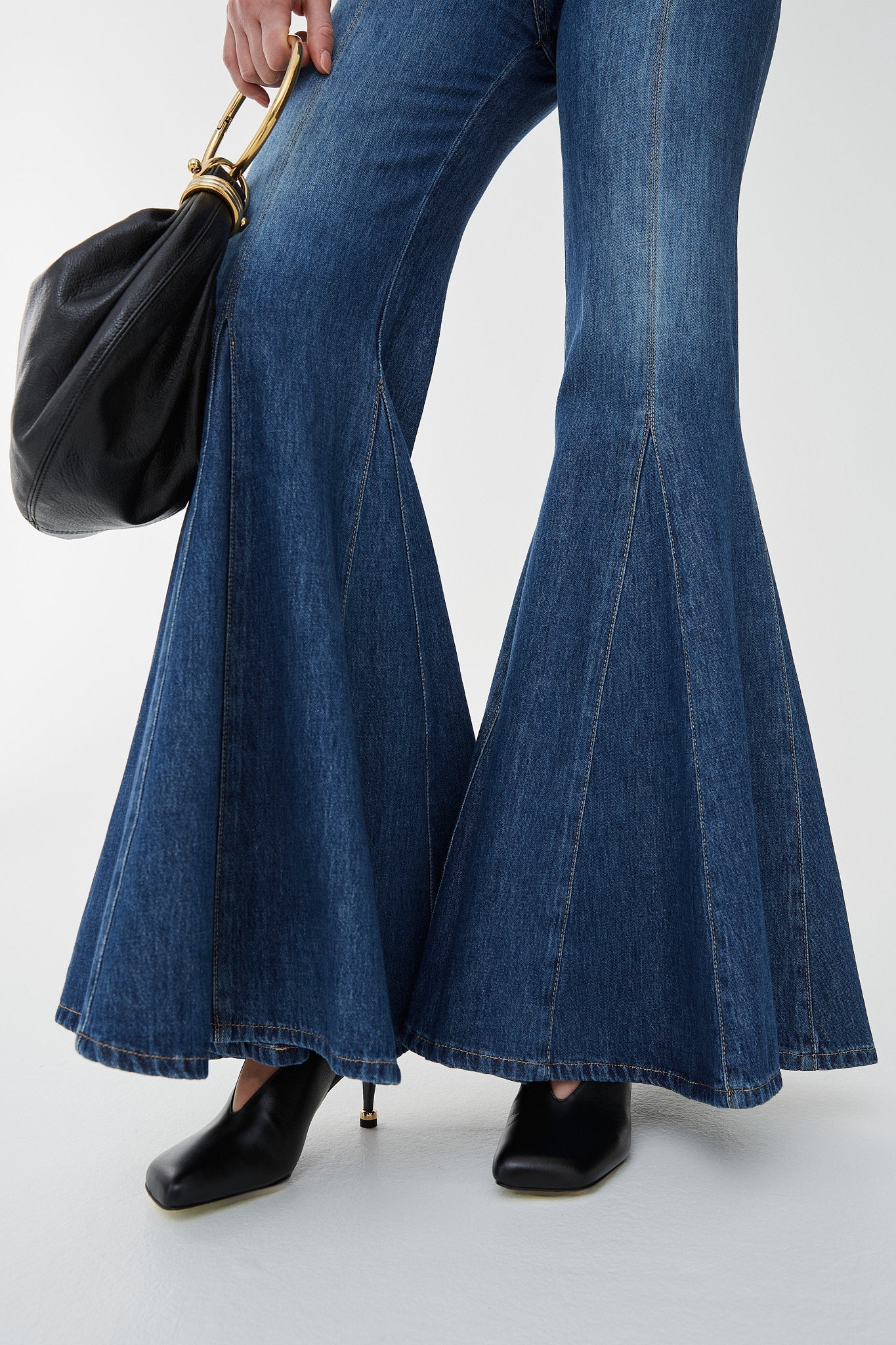 Fluid flare jeans - Image 5