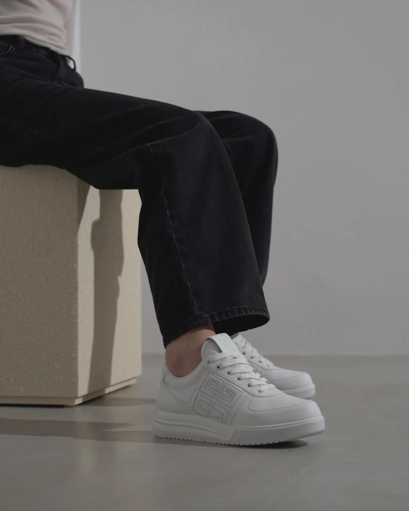 G4 low-top white sneakers - Image 7