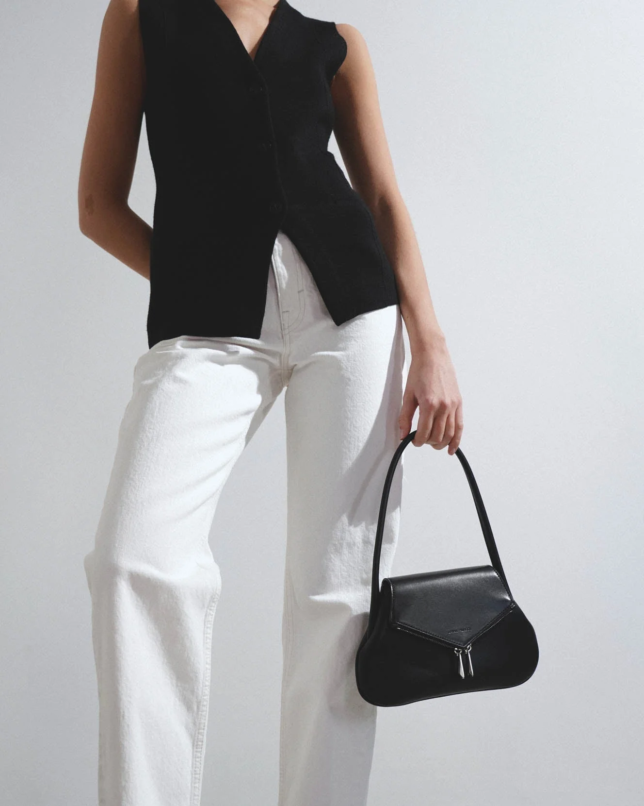Gemini black leather shoulder bag - Image 2