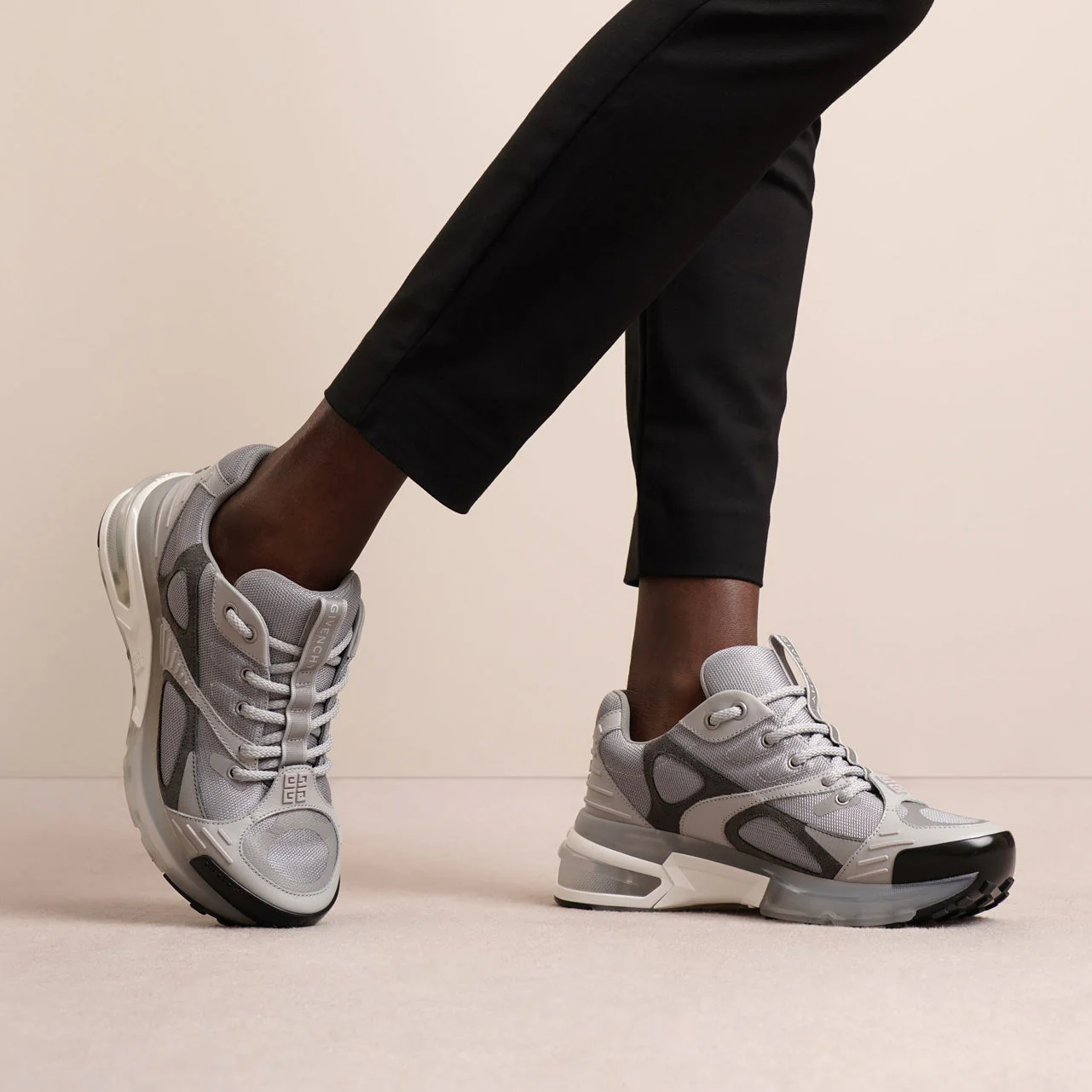 Giv 1 low-top grey runner sneakers - Image 6