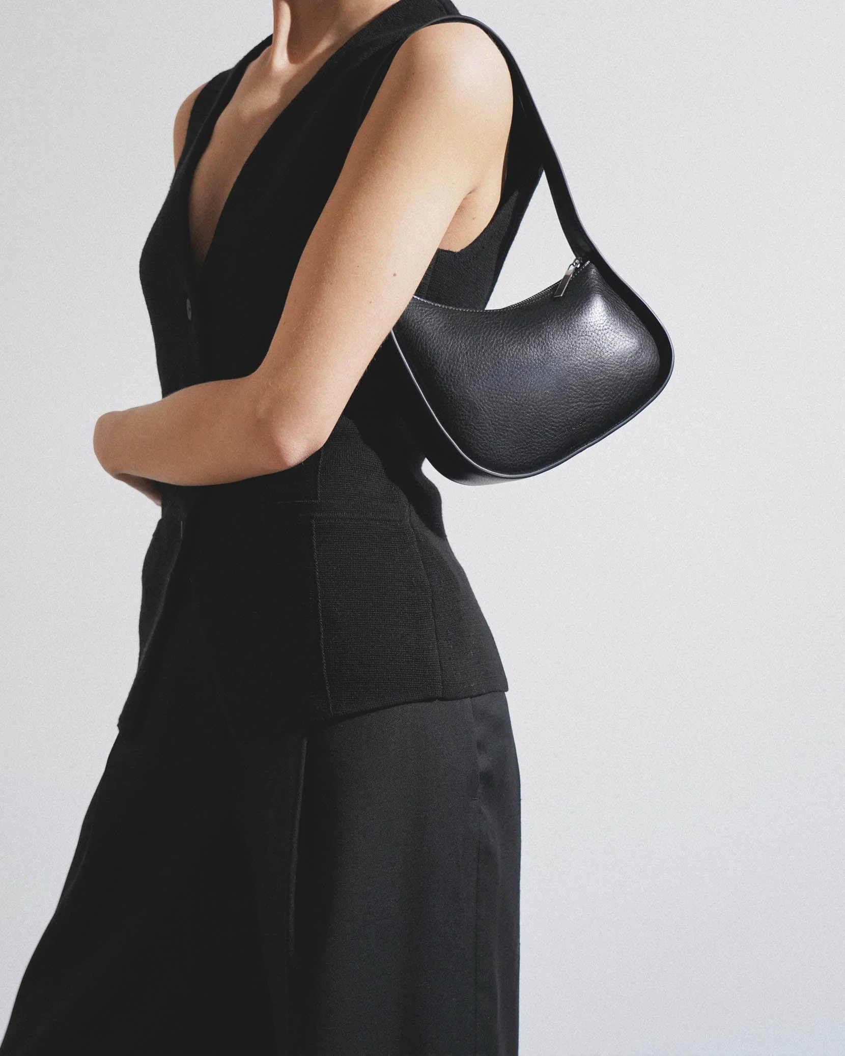 Half moon black leather bag - Image 2