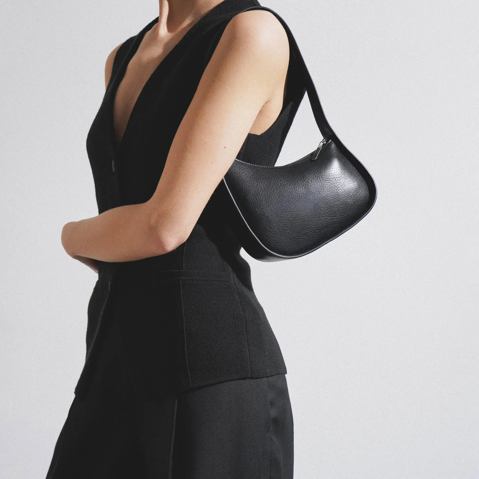 Half moon black leather bag - Image 6