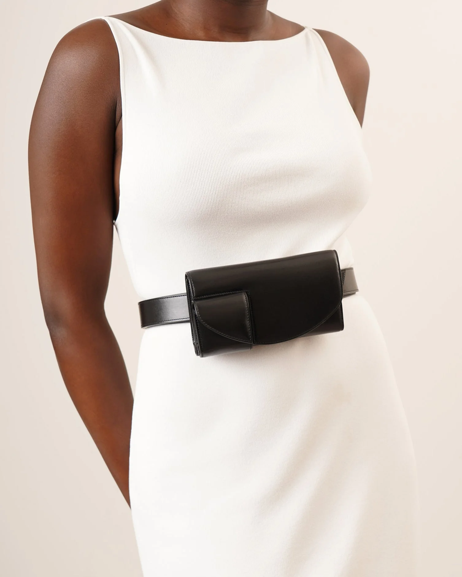 Horizontal black belt bag - Image 2
