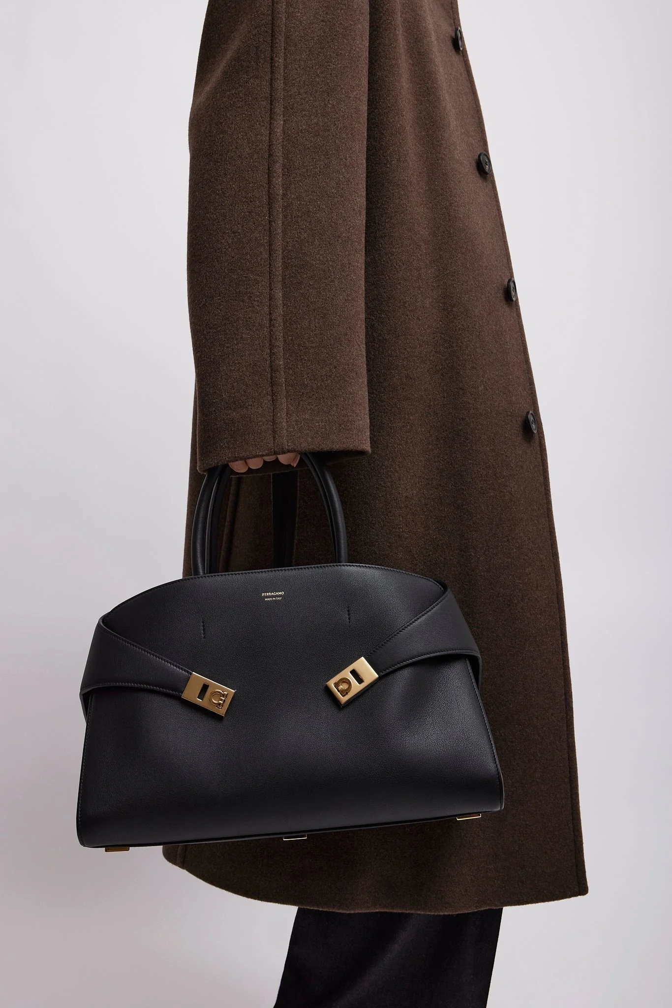 Hug black medium top handle bag - Image 6