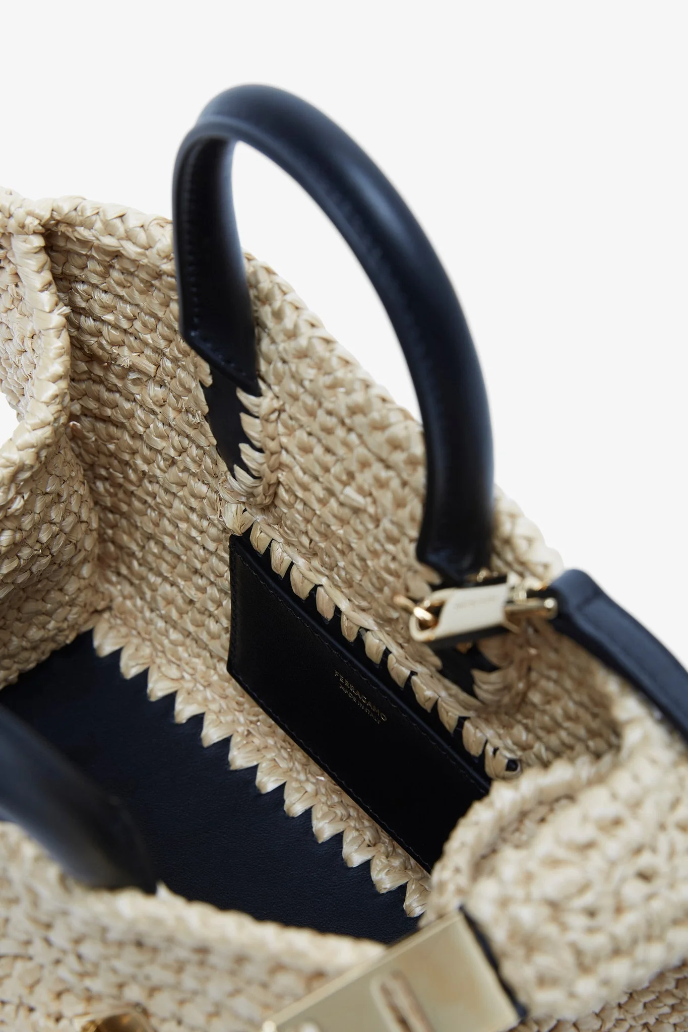 Hug mini crochet bag - Image 5