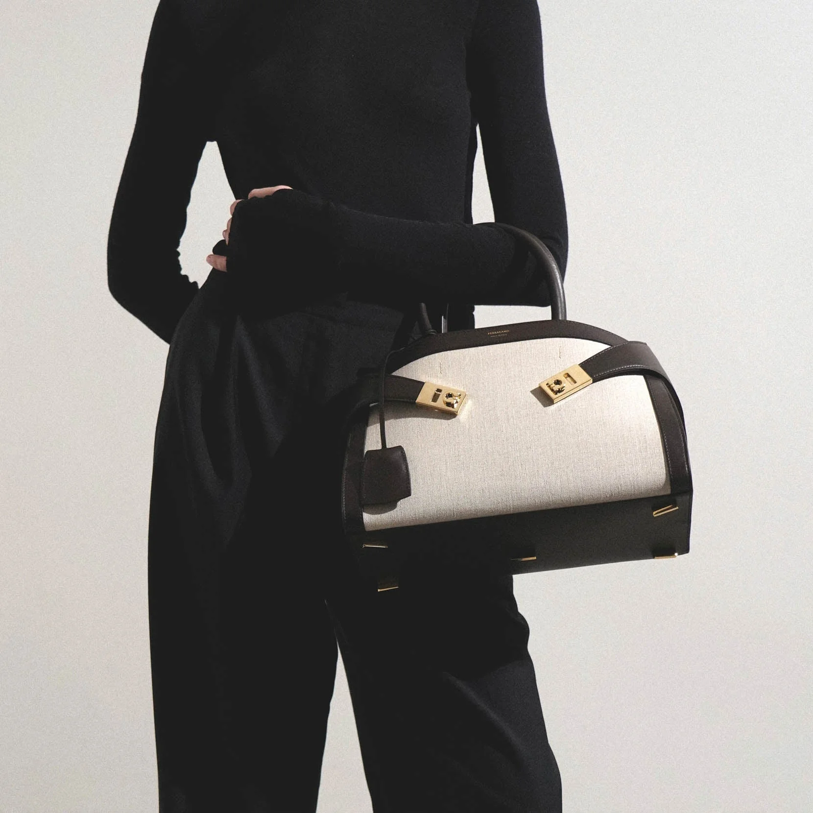 Hug small beige canvas bag - Image 7