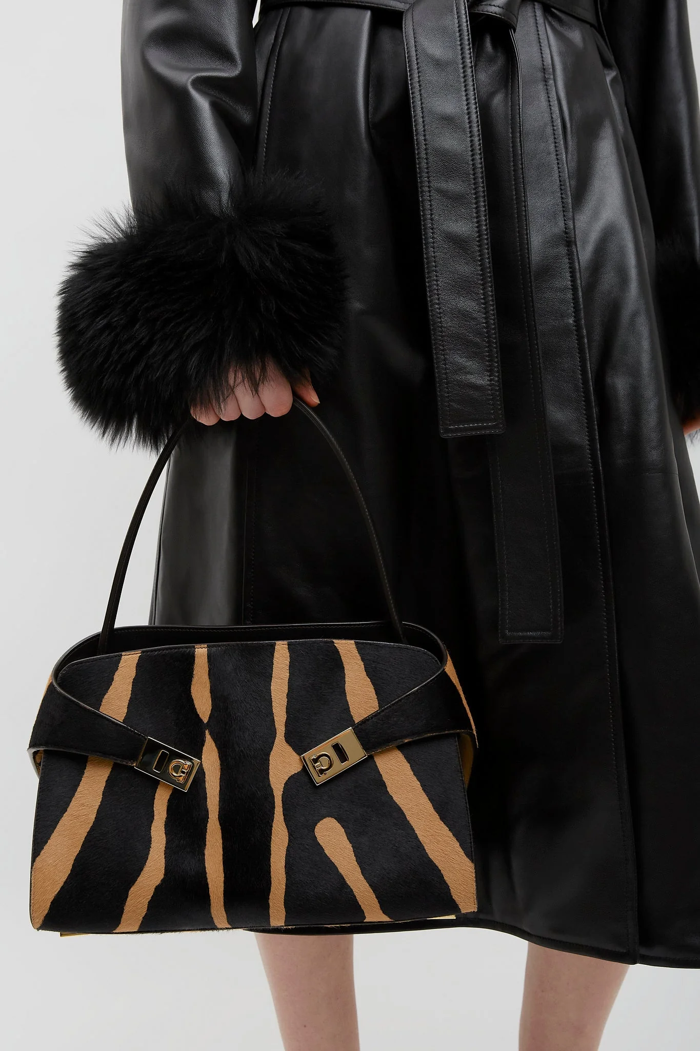 Hug small black and brown shoulder bag - Image 6