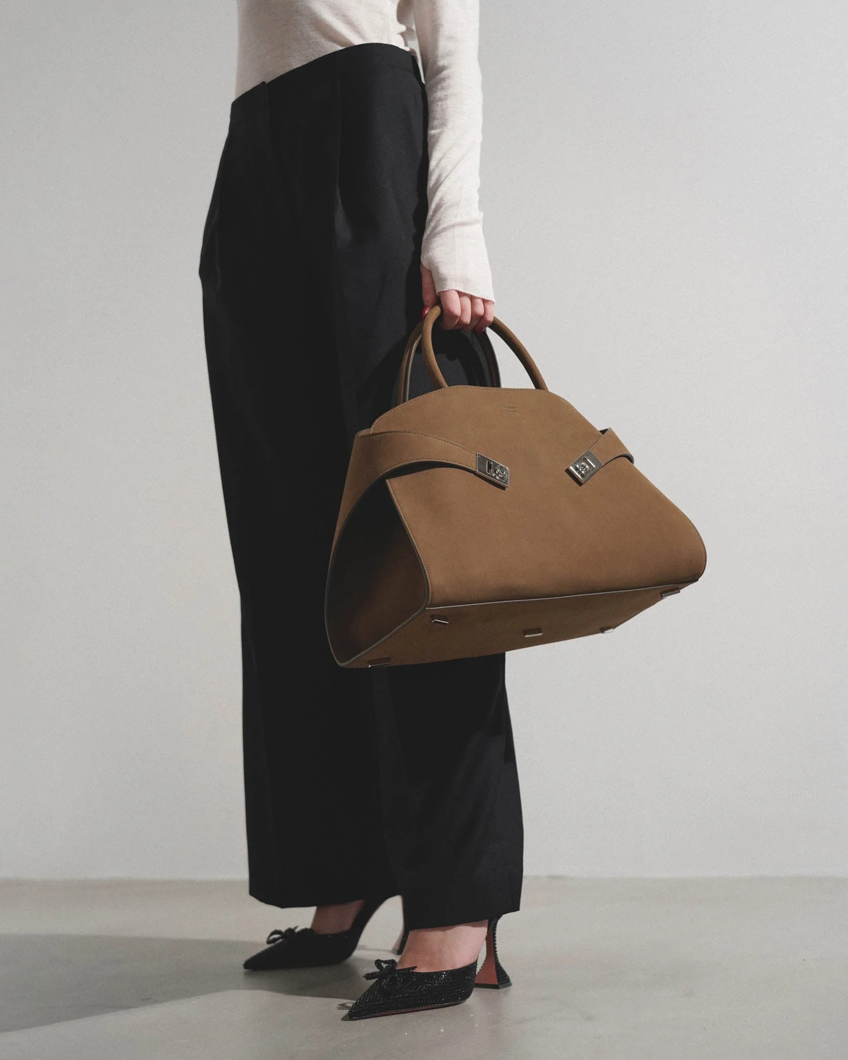 Hug brown nubuck medium top handle bag - Image 2