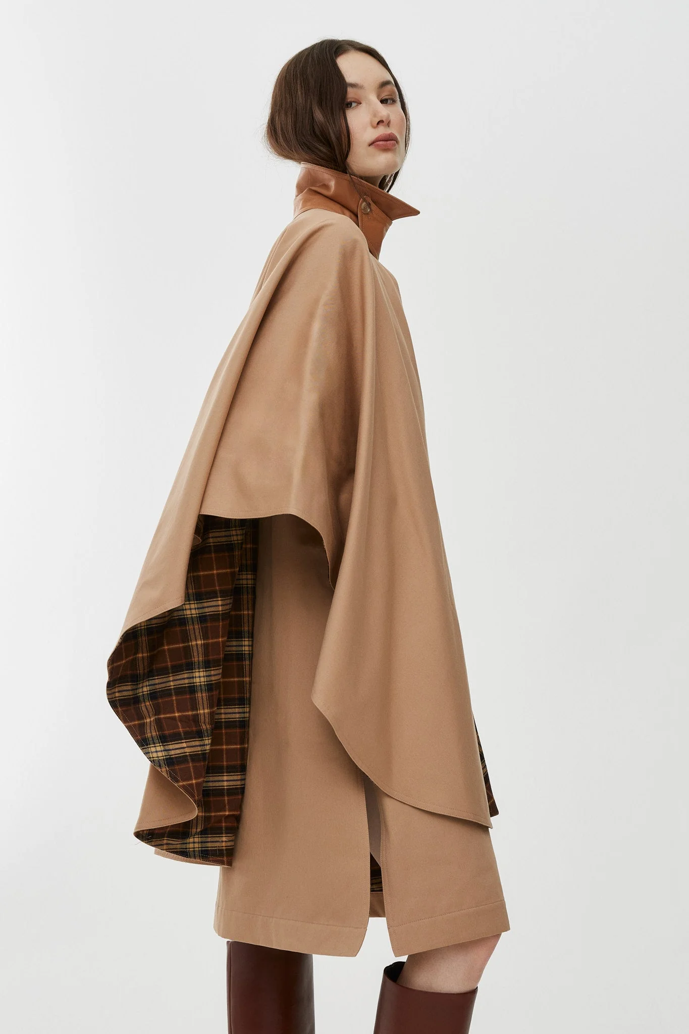 Knee-length cape in organic cotton gabardine - Image 4