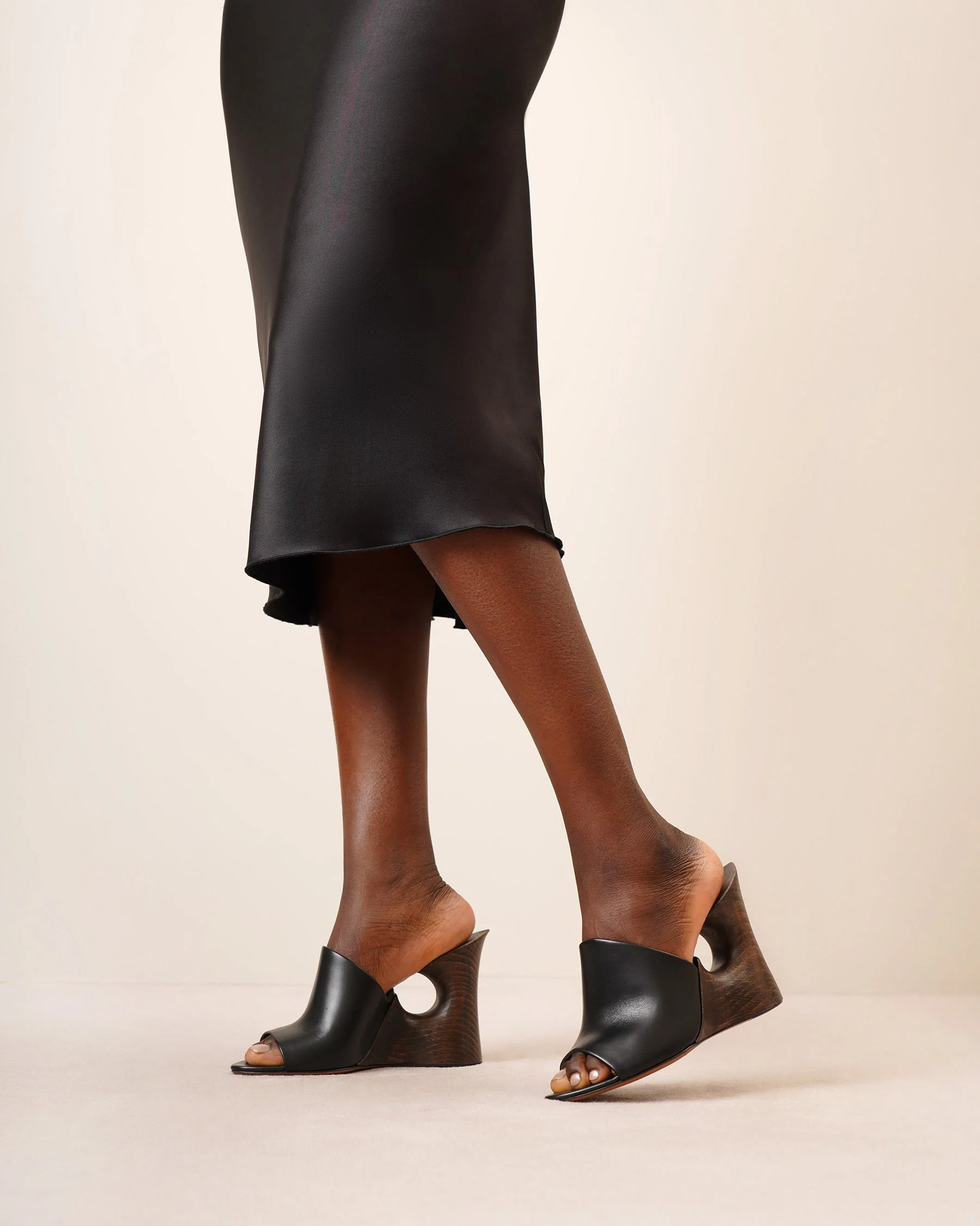 La Sculpture black leather wedge mules - Image 2