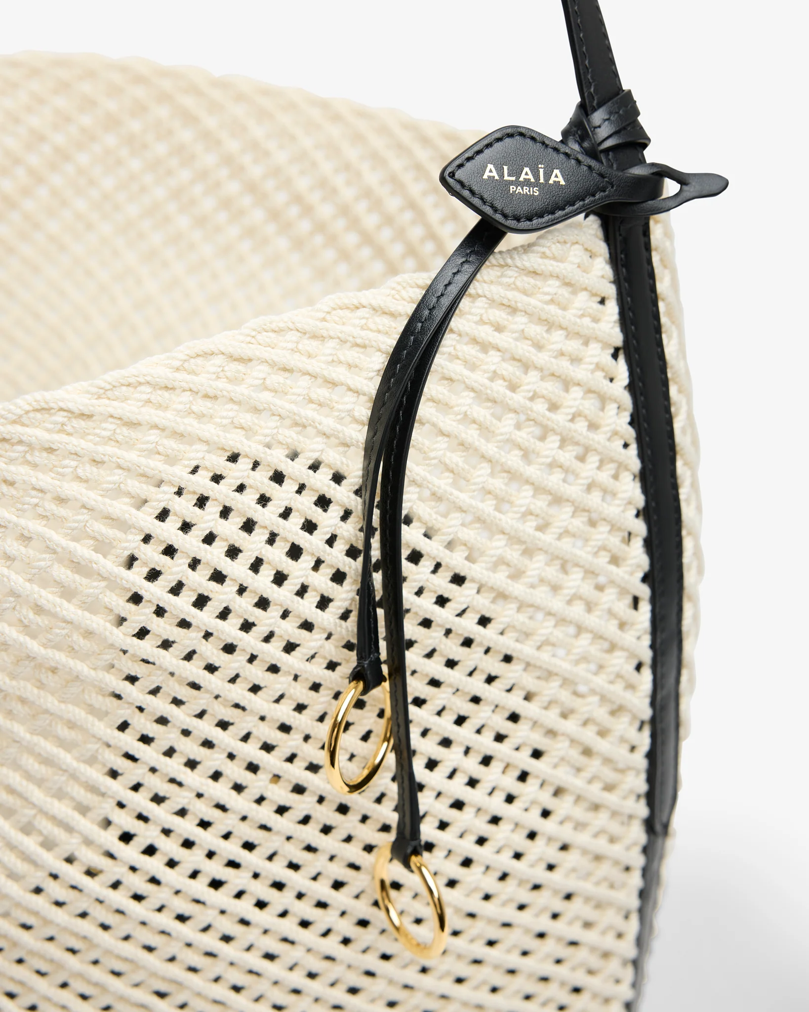 Large beige bucket bag - Image 5