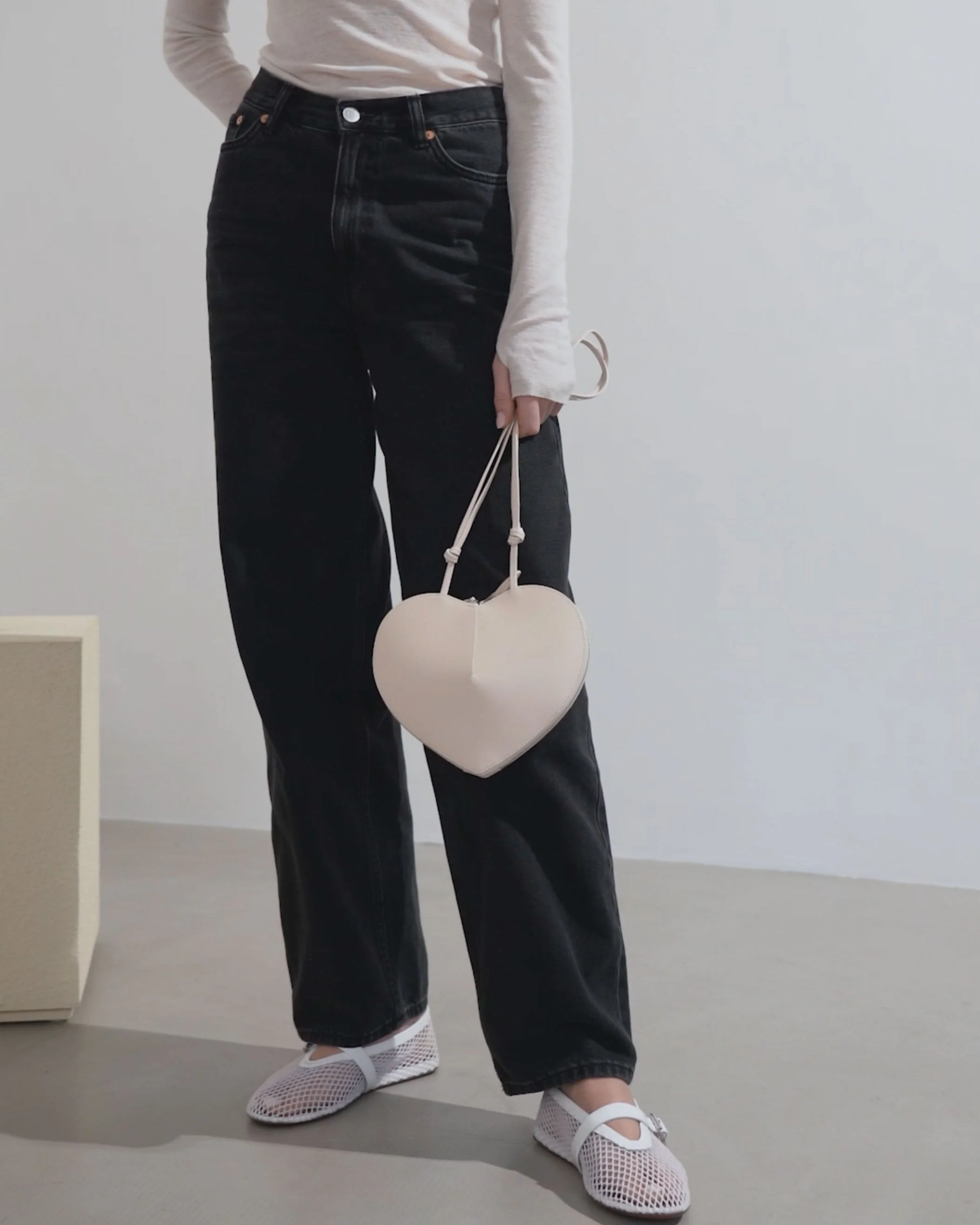 Le Coeur creme leather crossbody bag - Image 8