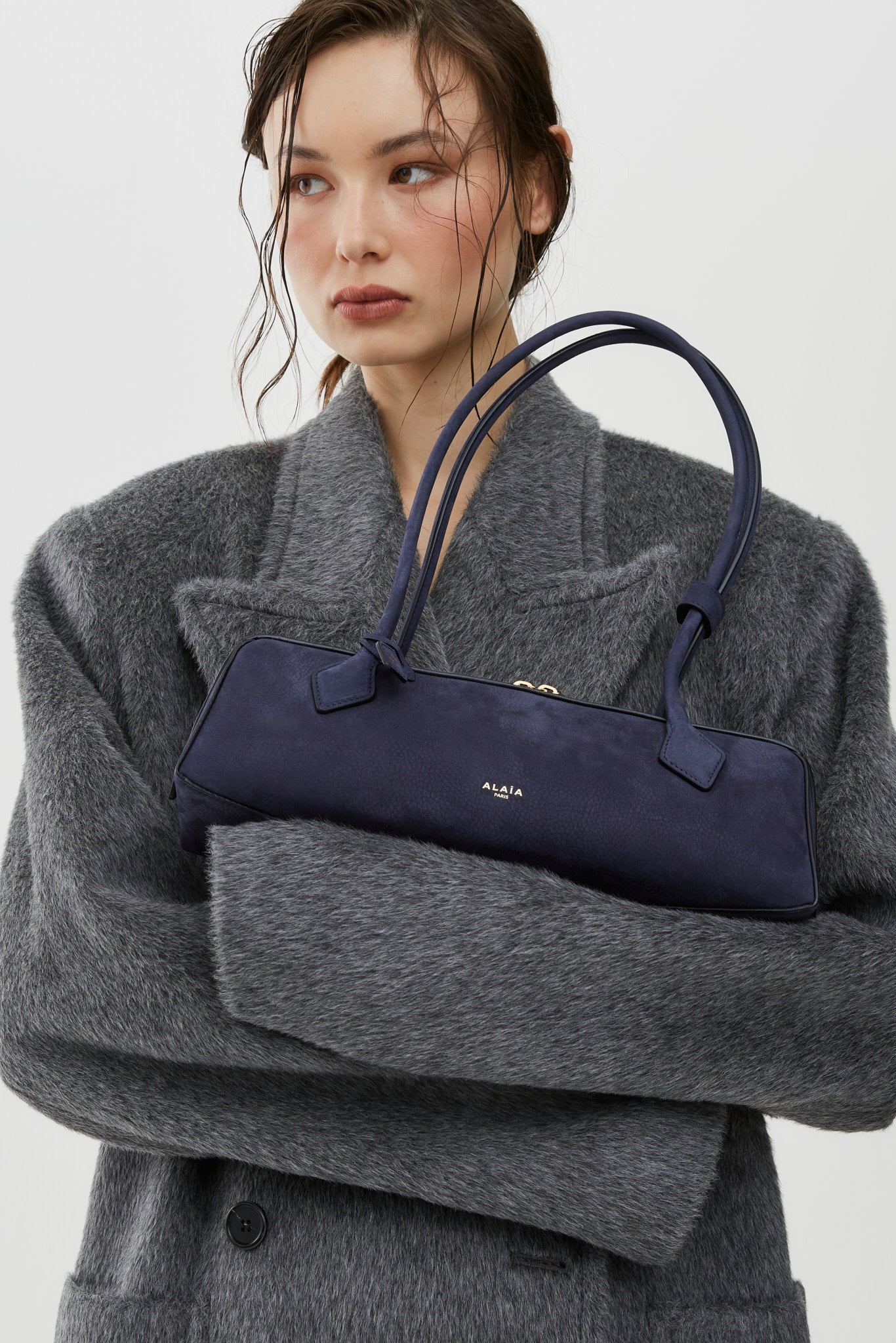Le Teckel medium dark blue nubuck bag - Image 2