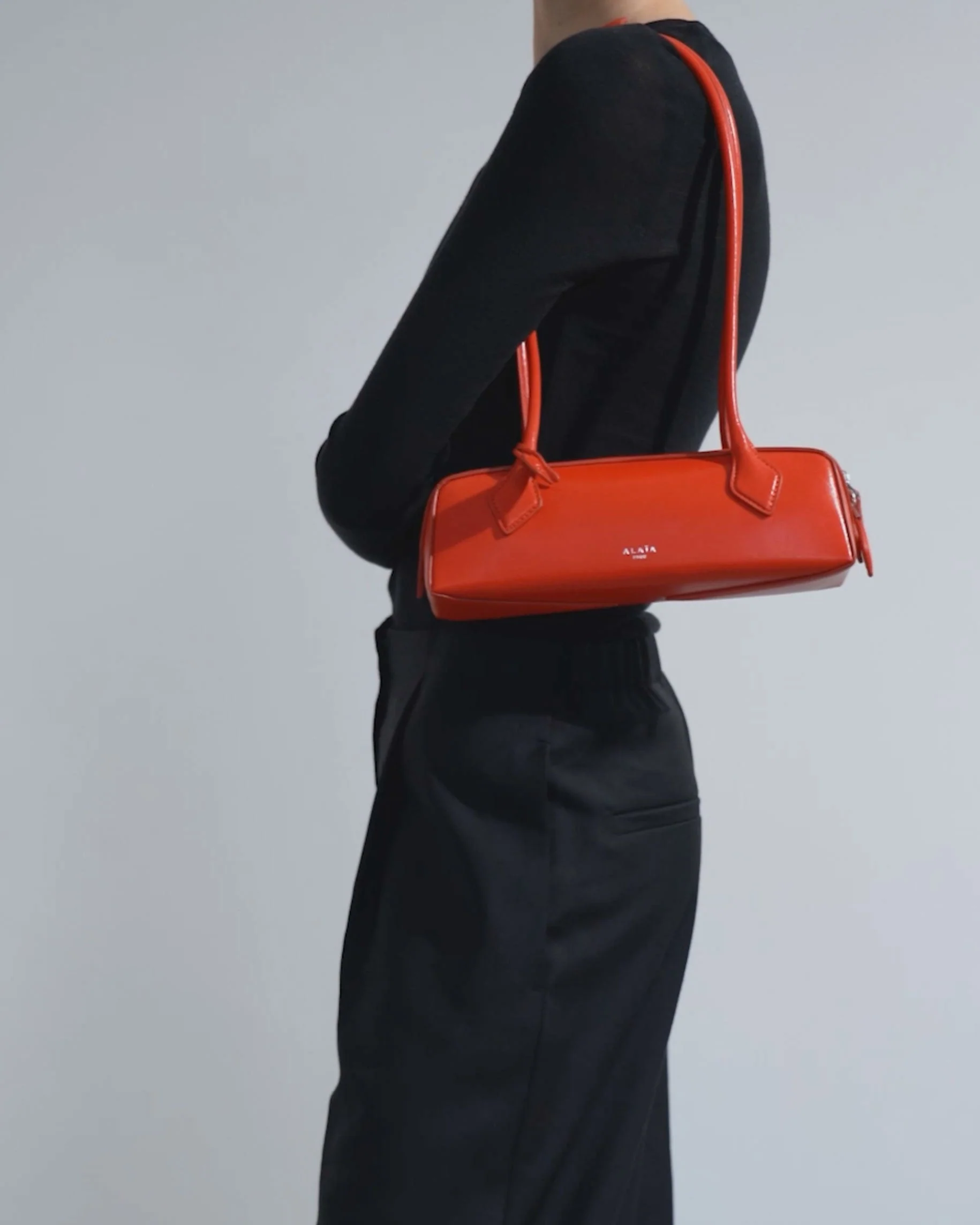 Le Teckel small red leather bag - Image 7