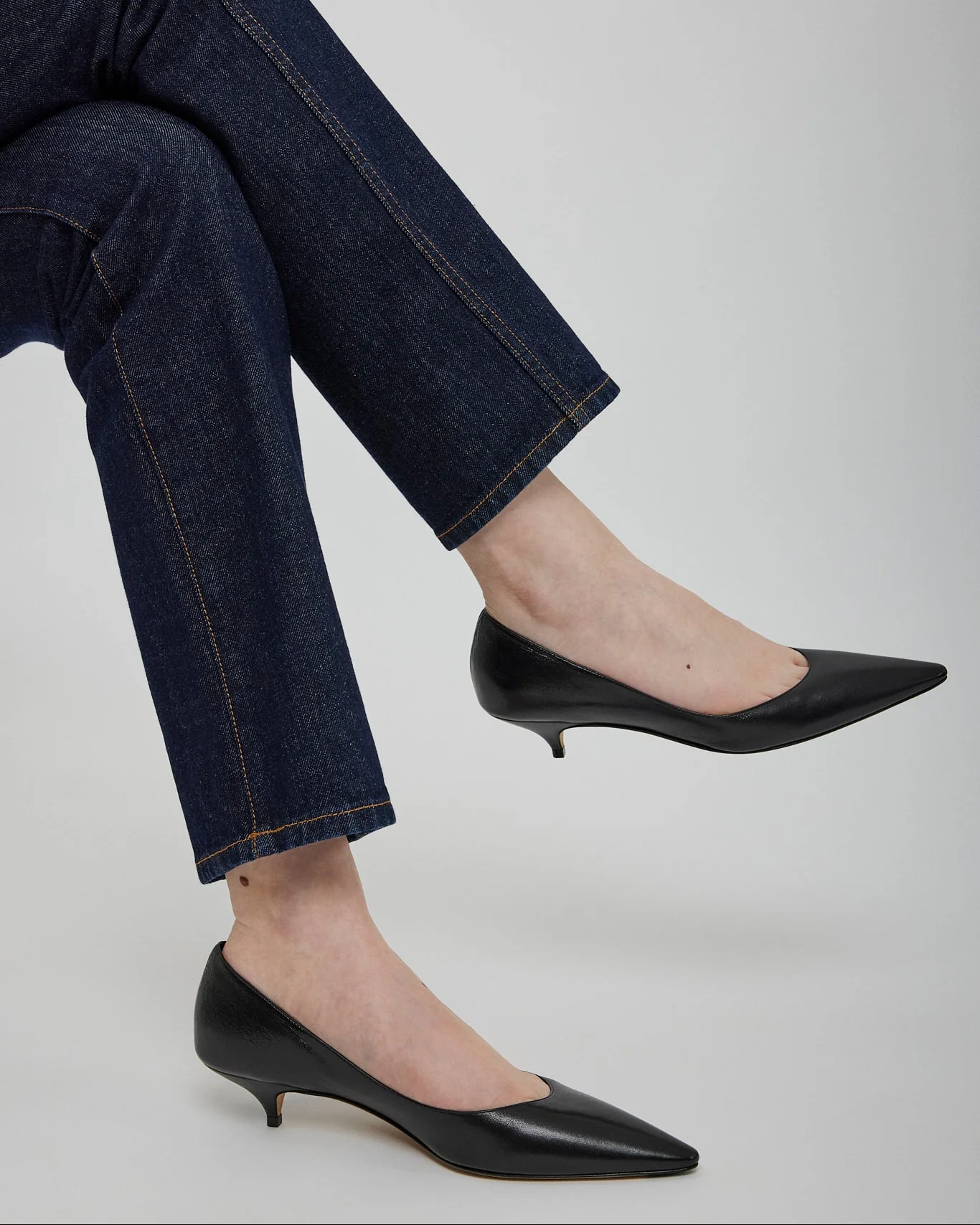 Liisa Kitten Two black pumps - Image 2