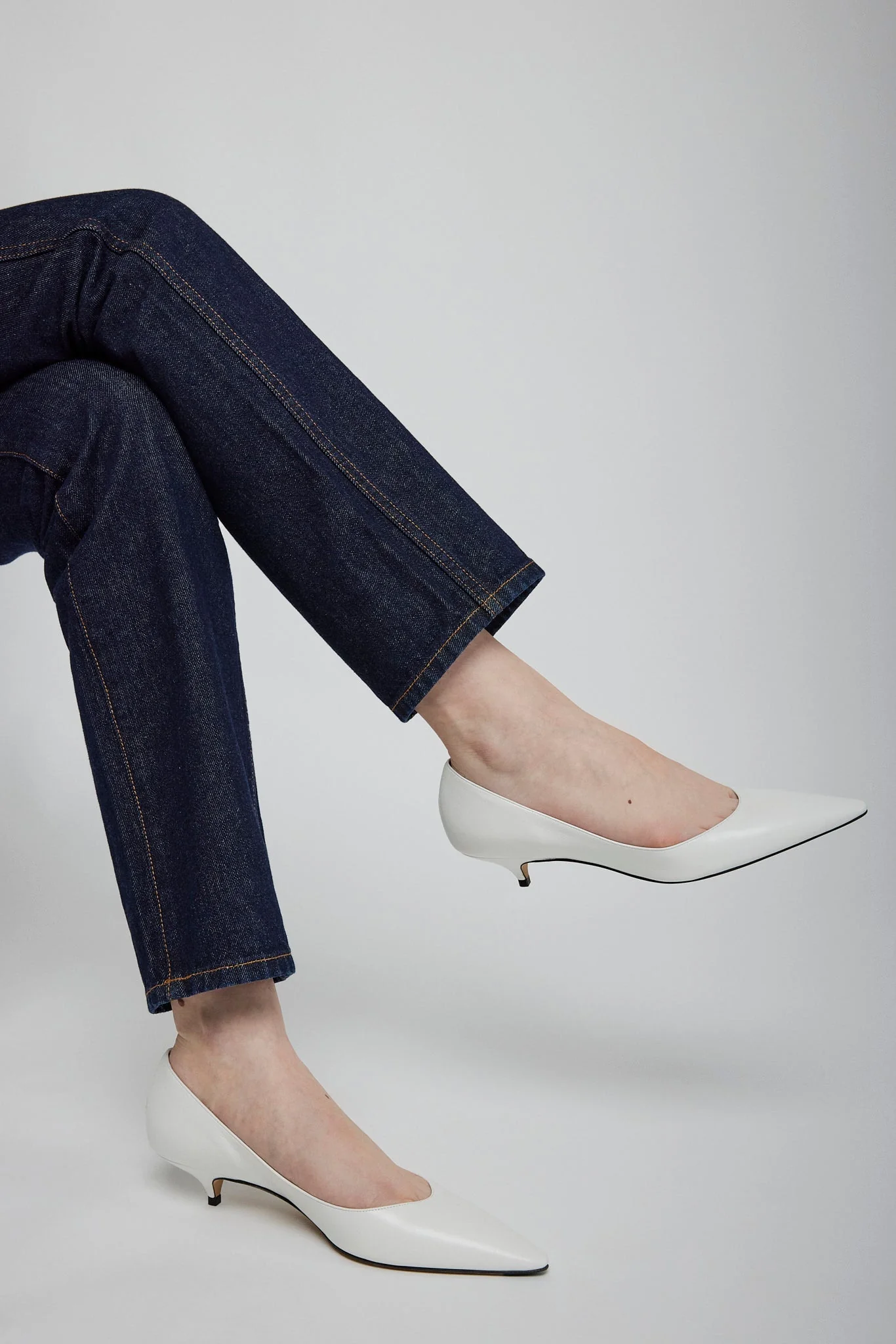 Liisa Kitten Two white pumps - Image 6