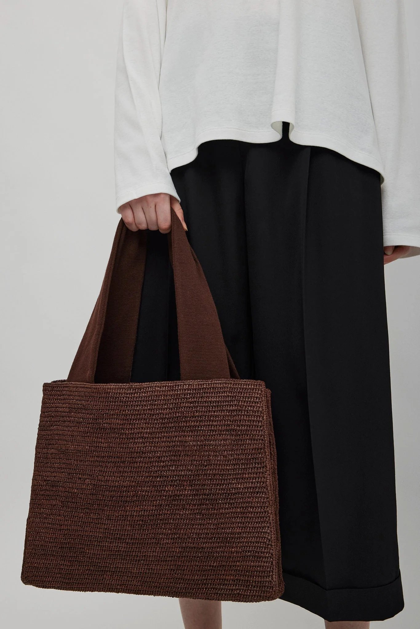 Loretta dark brown raffia bag - Image 5