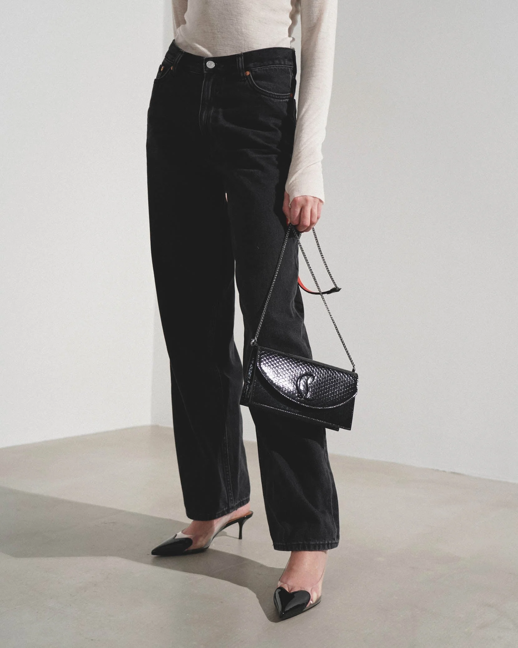 Loubi54 black patent clutch - Image 2